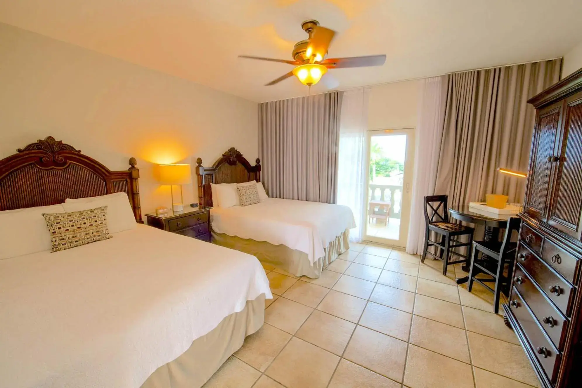 Photo of the whole room, Bed in Lazy Parrot Inn Photo of the whole room, Bed in Lazy Parrot Inn