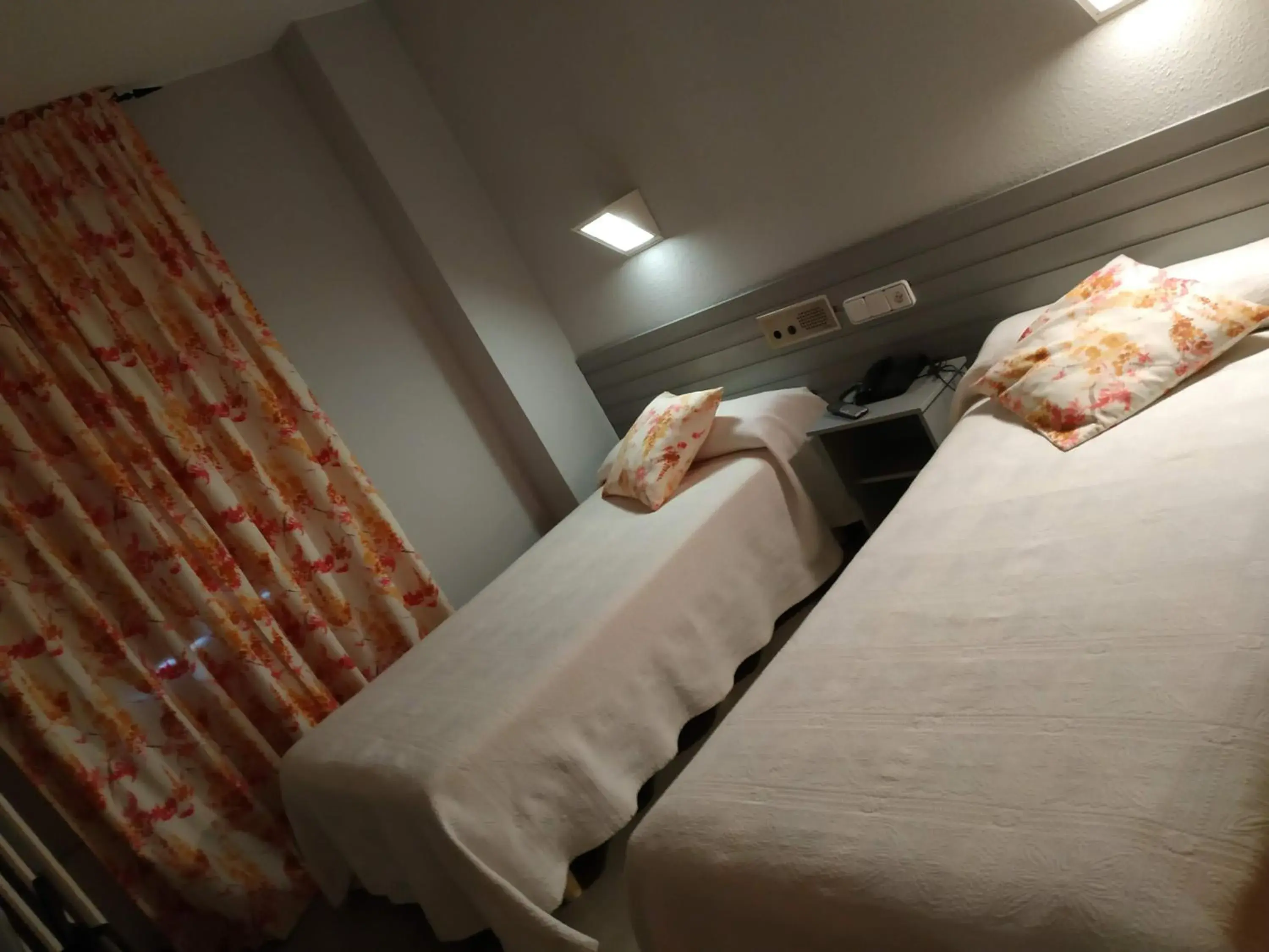 Twin Room - single occupancy in Hotel Fidalgo Twin Room - single occupancy in Hotel Fidalgo