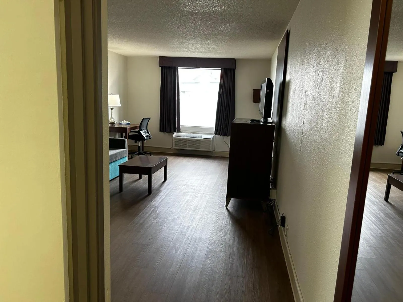 Bed in Econo Lodge Inn & Suites Chambersburg Central