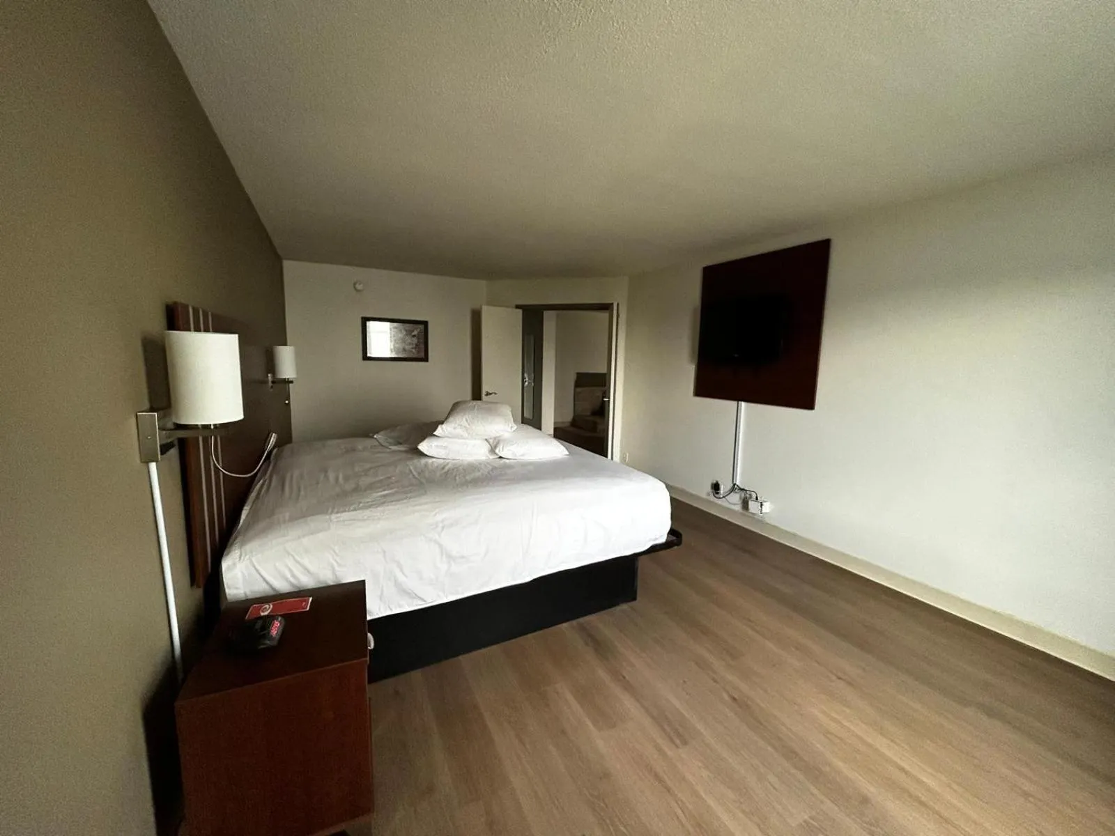 Bed in Econo Lodge Inn & Suites Chambersburg Central