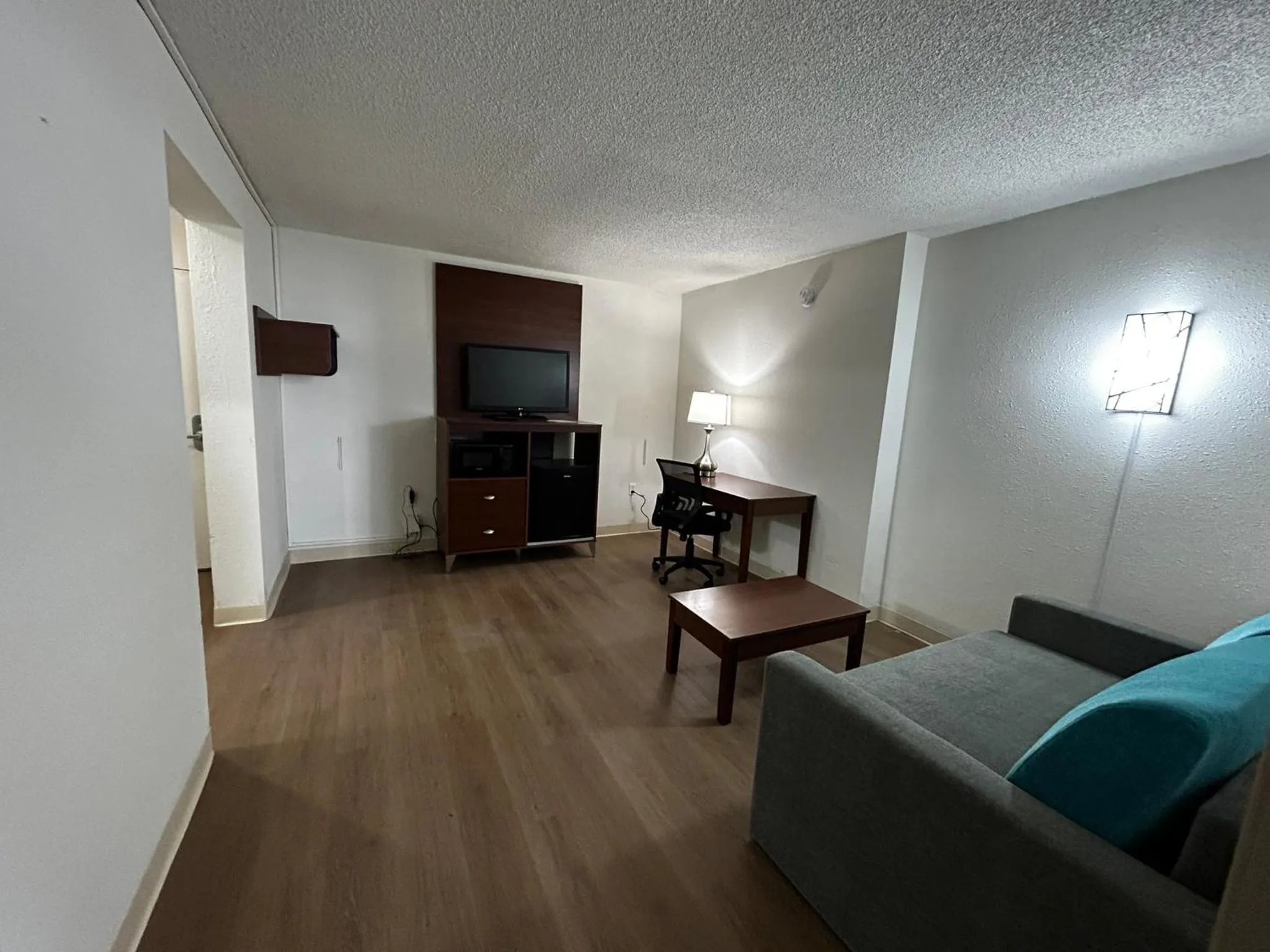 TV and multimedia, Bed in Econo Lodge Inn & Suites Chambersburg Central