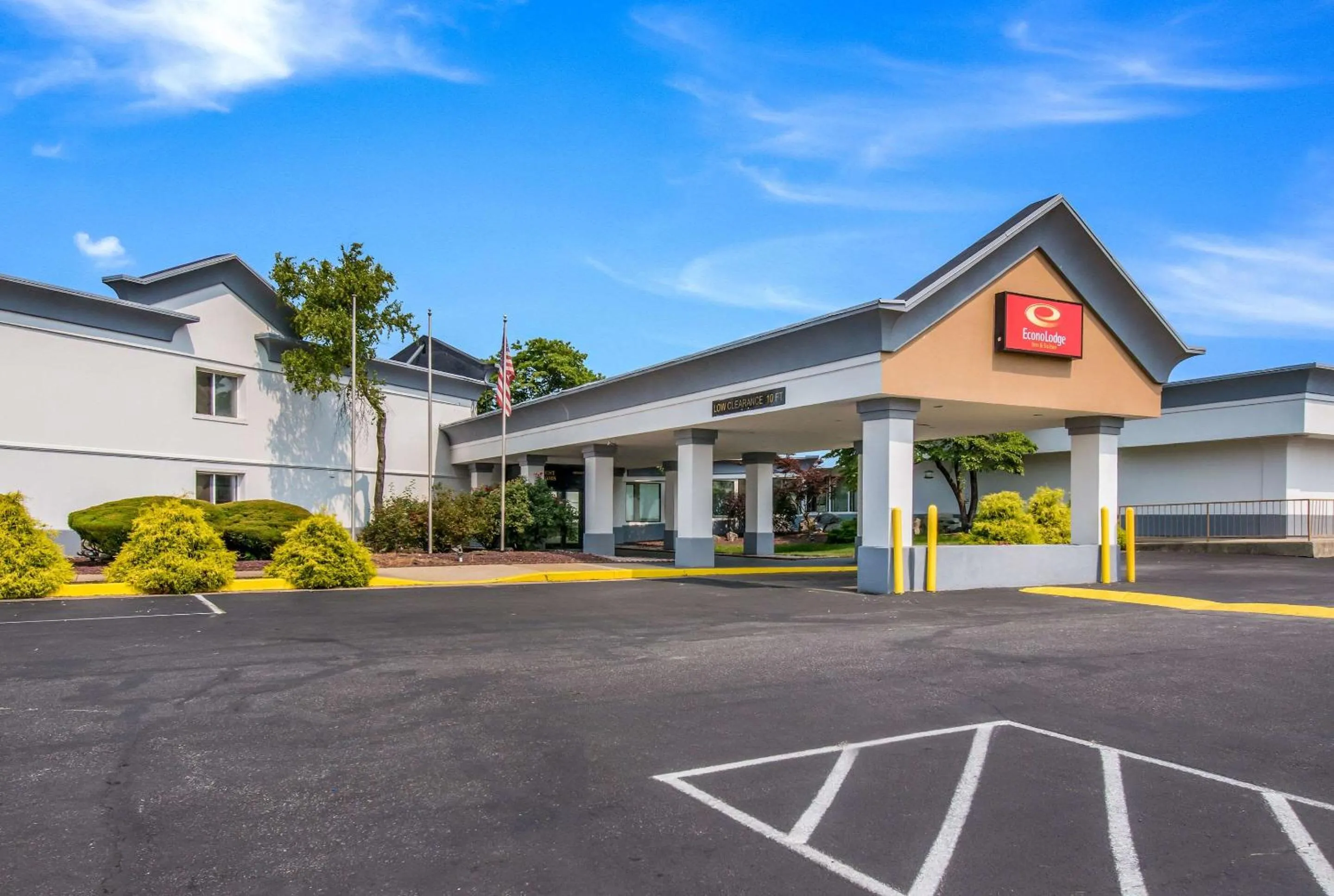 Property building in Econo Lodge Inn & Suites Chambersburg Central