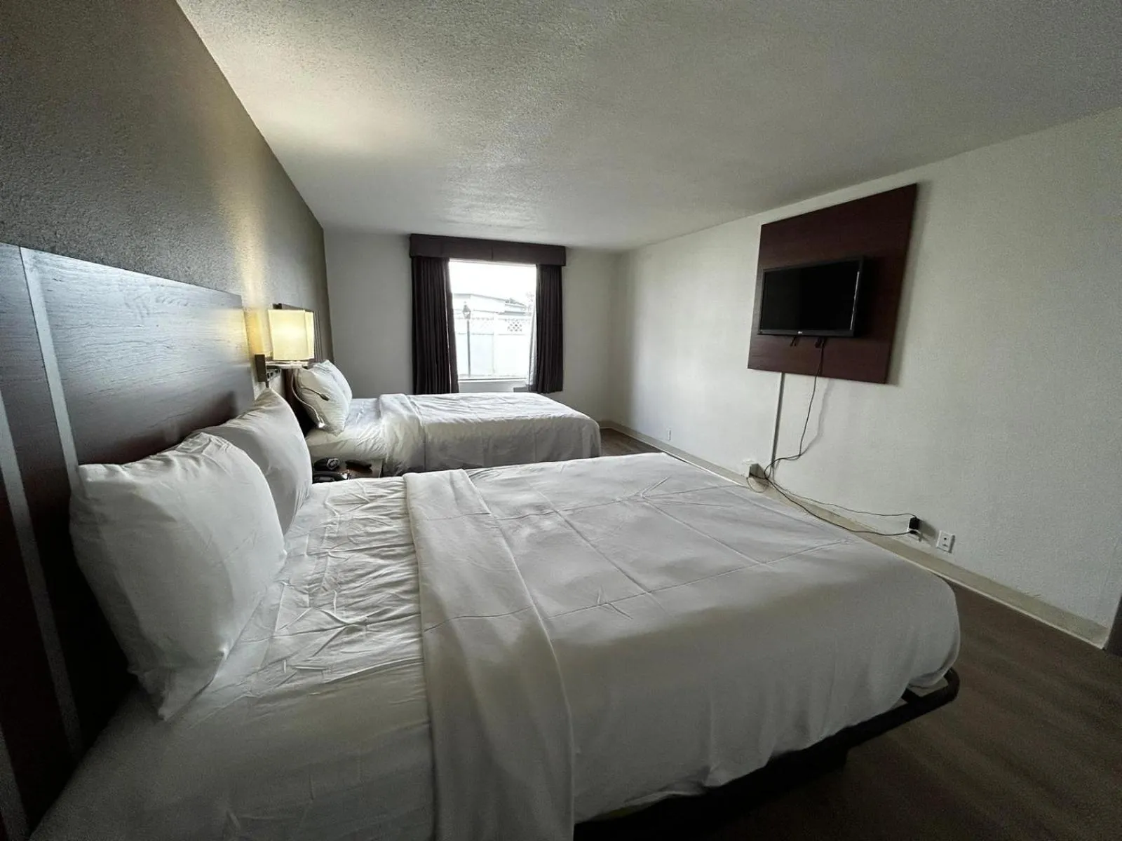 Bed in Econo Lodge Inn & Suites Chambersburg Central