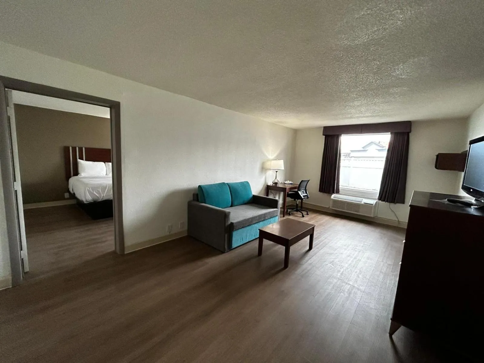 Bed in Econo Lodge Inn & Suites Chambersburg Central