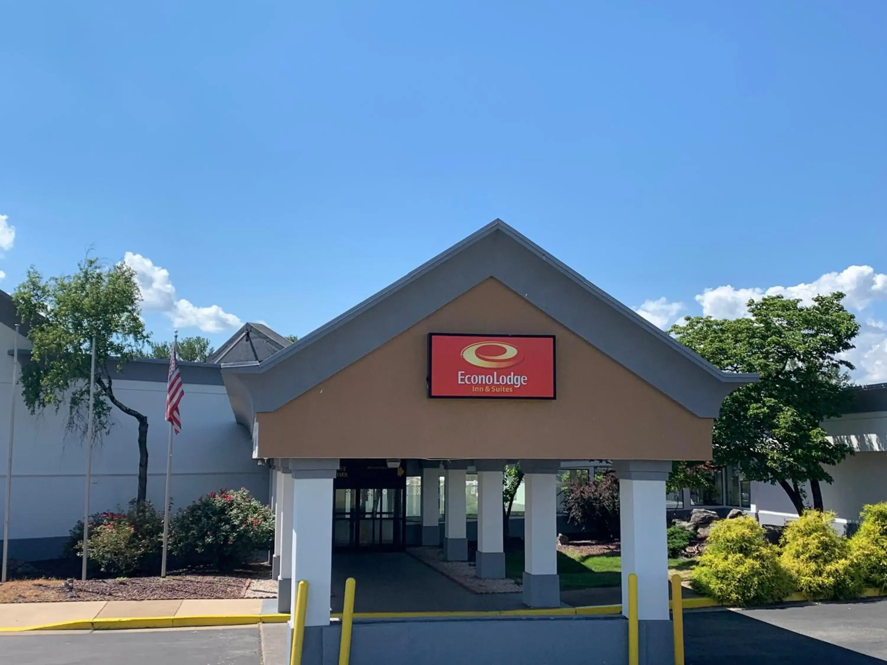 Property building in Econo Lodge Inn & Suites