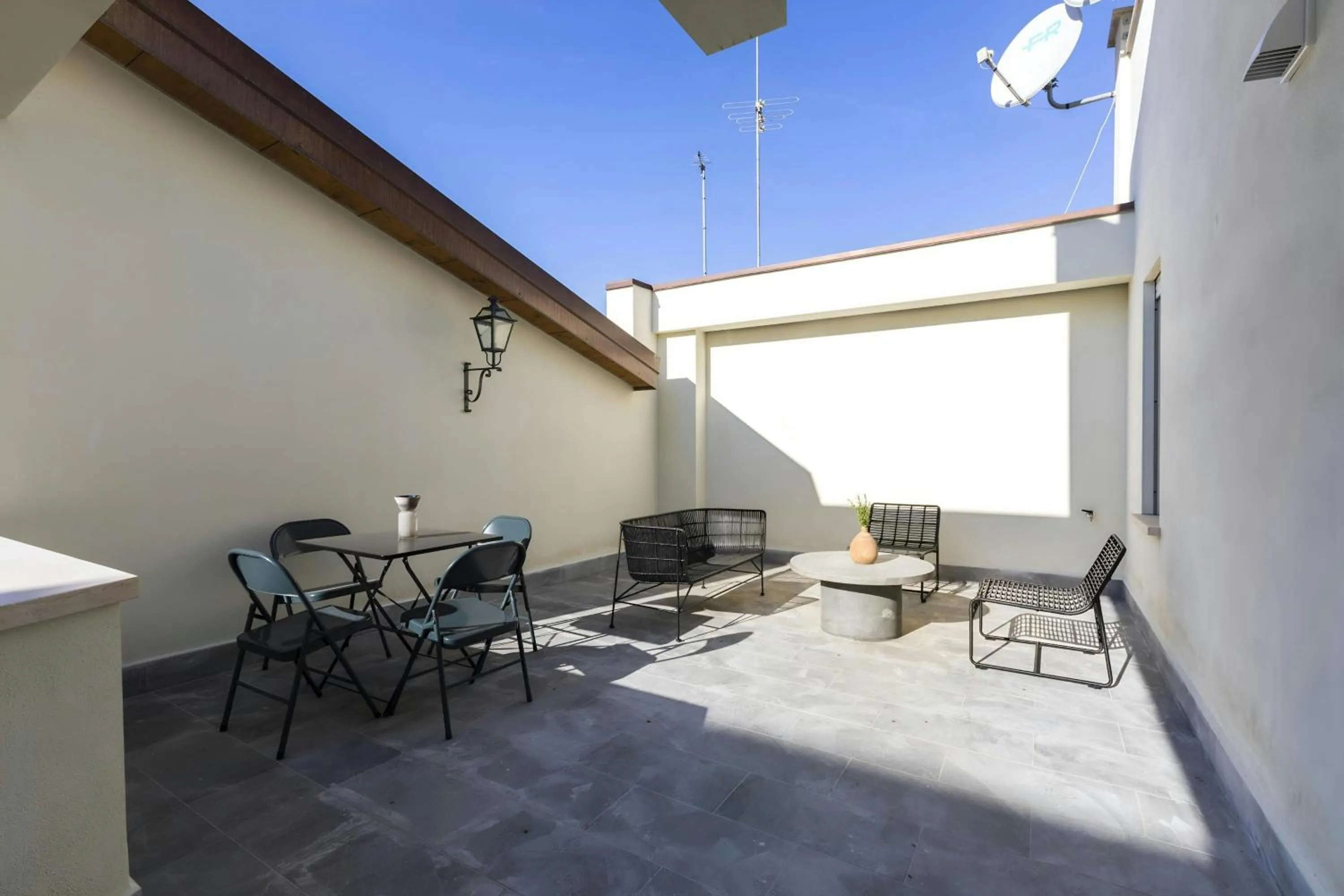 Photo of the whole room in Sonder by Marriott Bonvoy San Lorenzo Apartments