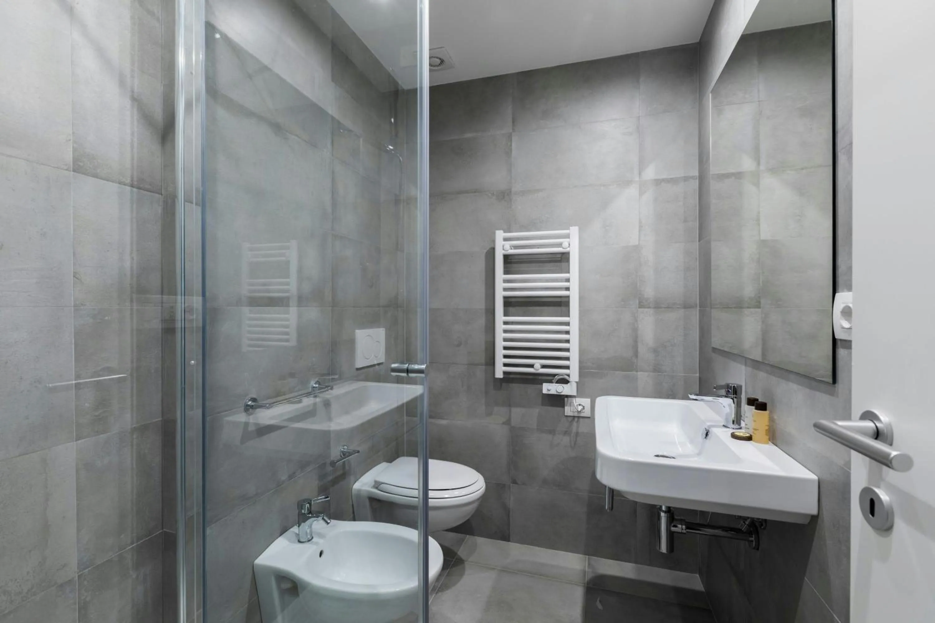 Bathroom in Sonder by Marriott Bonvoy San Lorenzo Apartments