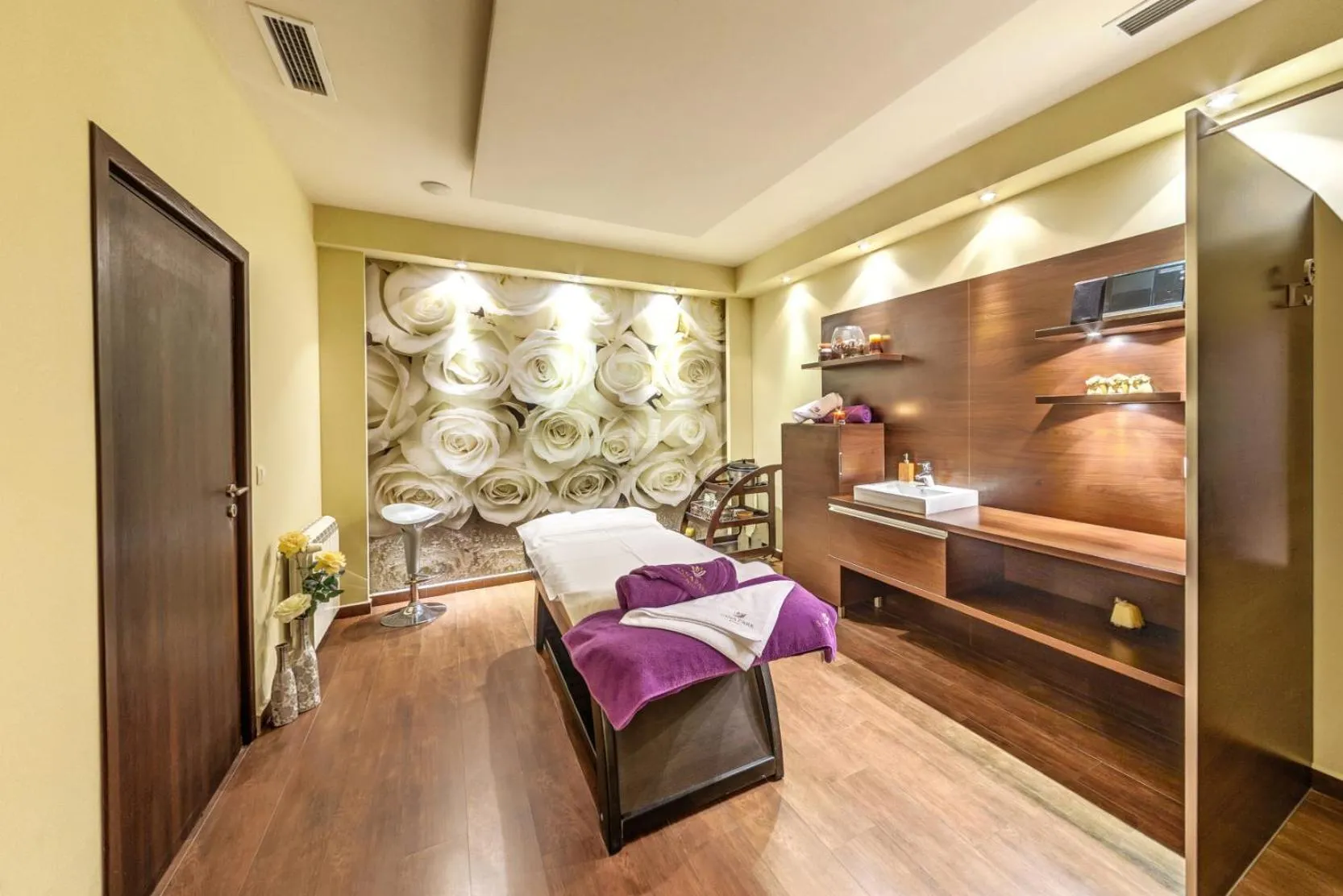 Bed in Sana Spa Hotel
