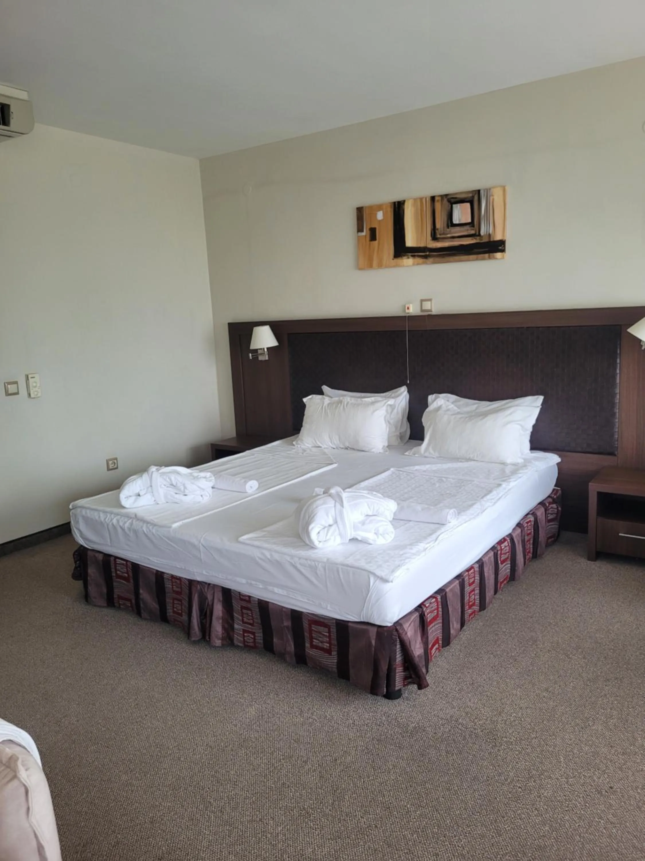 Bed in Sana Spa Hotel