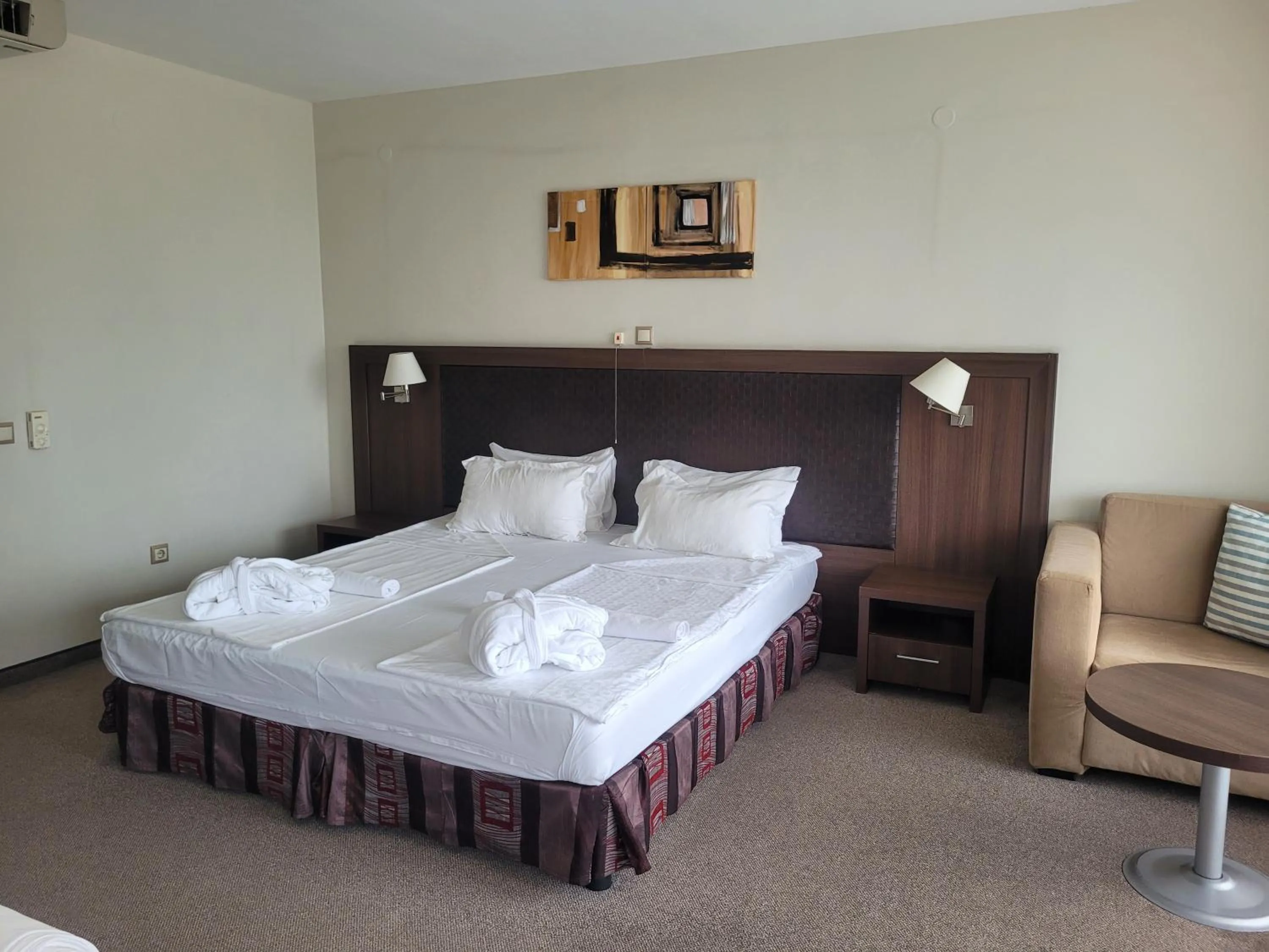 Bed in Sana Spa Hotel