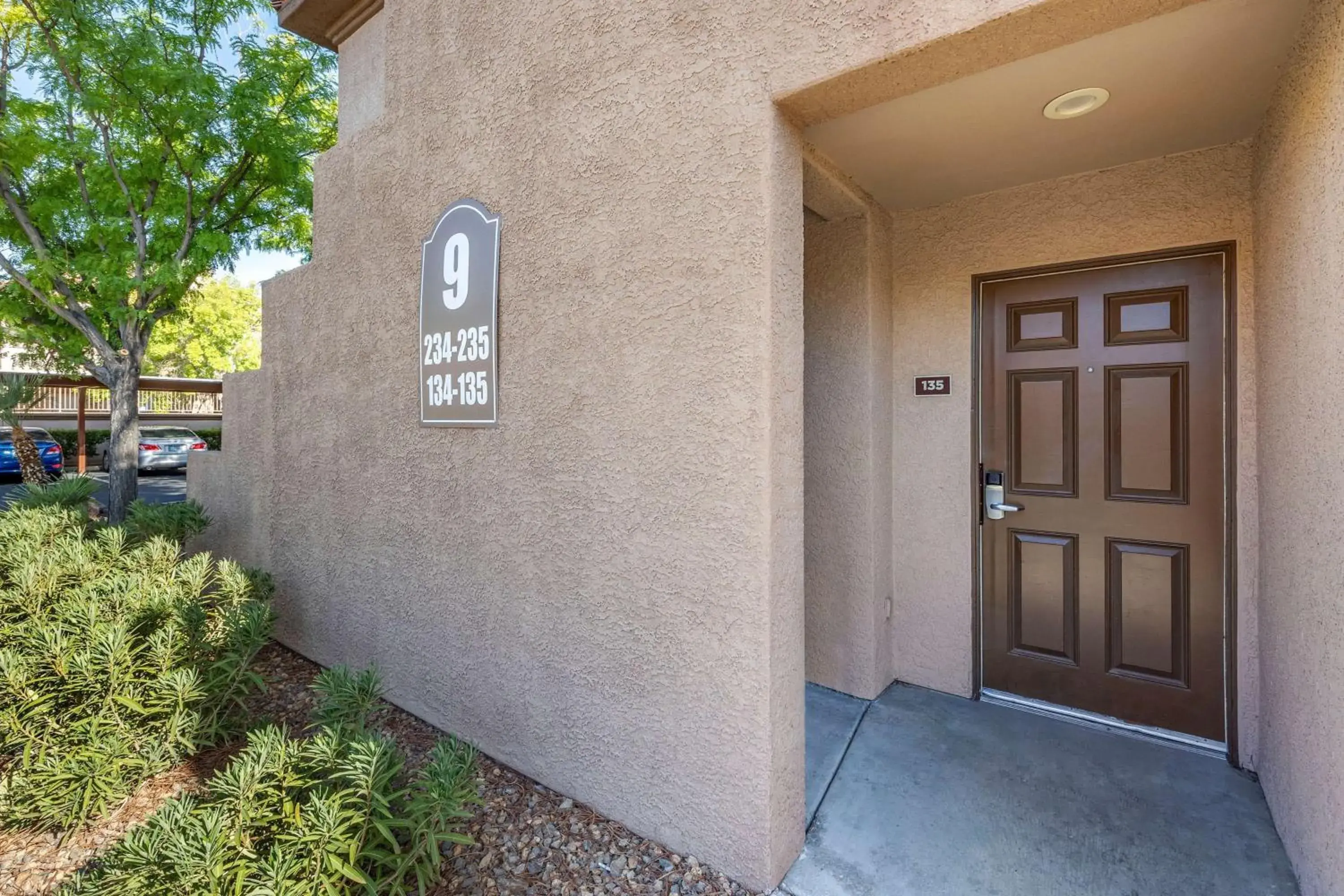 Property building in Hilton Vacation Club Desert Retreat Las Vegas Property building in Hilton Vacation Club Desert Retreat Las Vegas