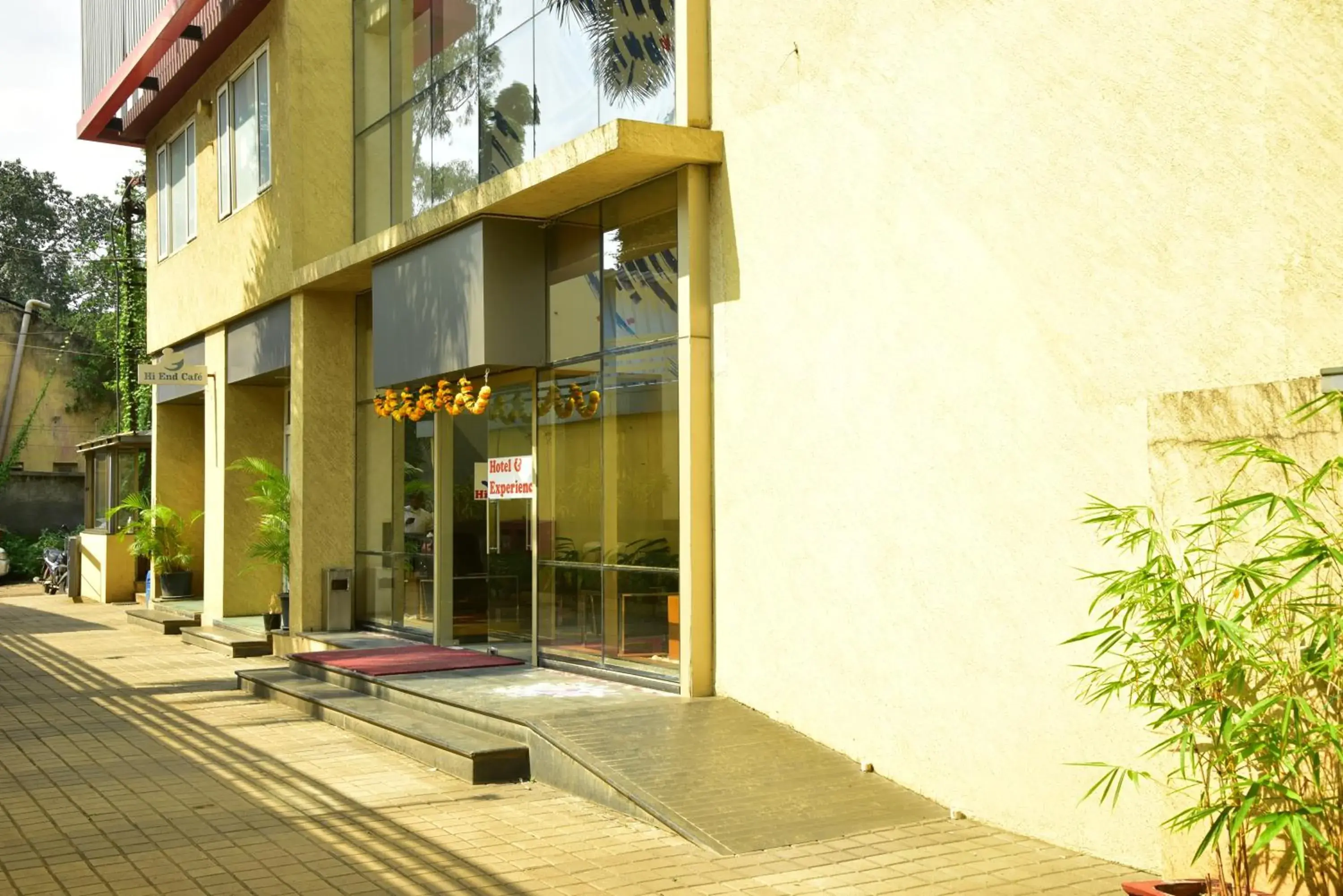 Property building in Hi 5 Hotel & Experience Property building in Hi 5 Hotel & Experience