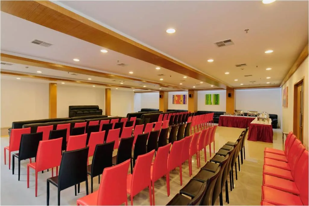 Hi 5 Hotel & Experience