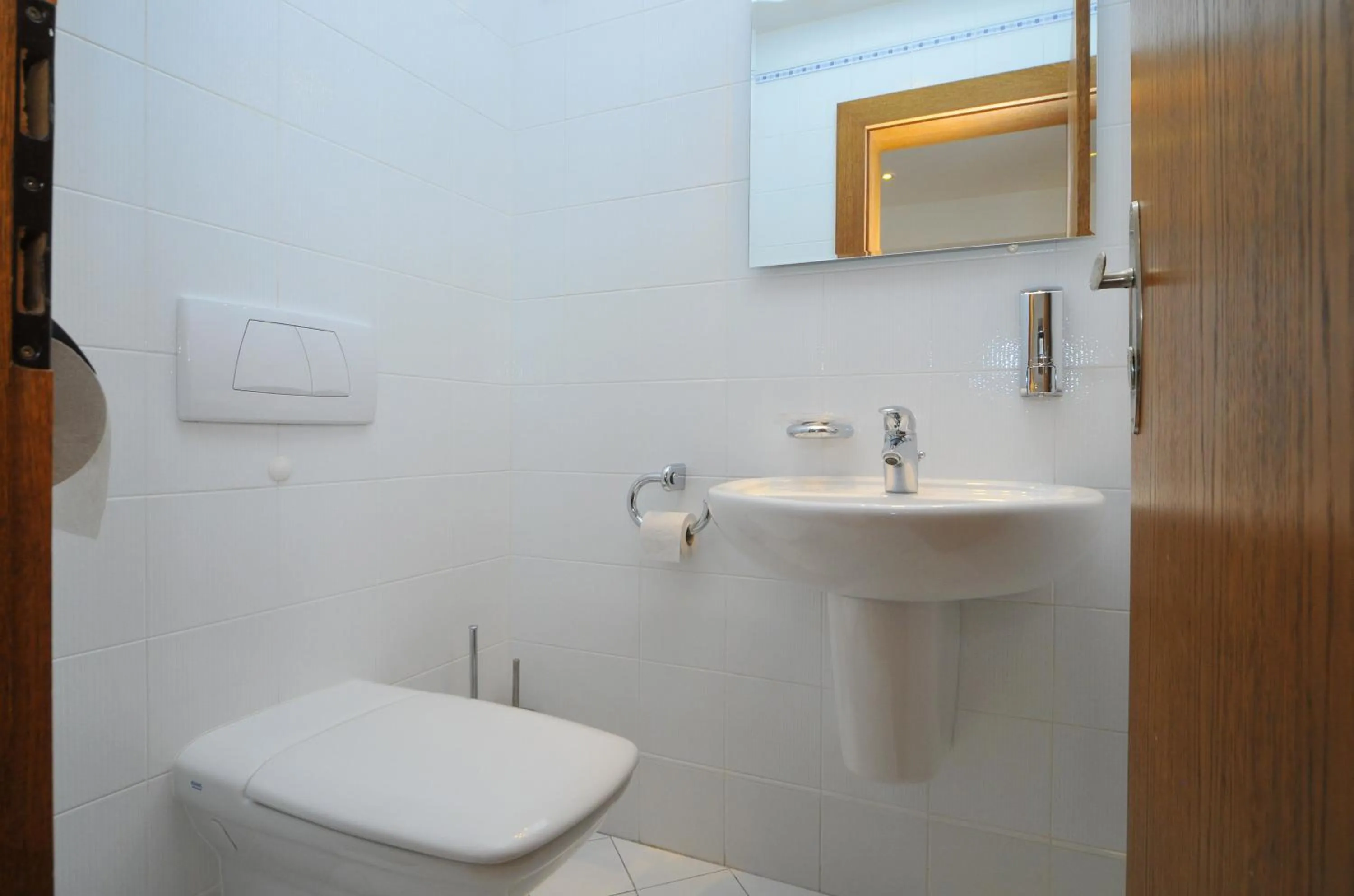 Toilet in Selinor Old Town Apartments