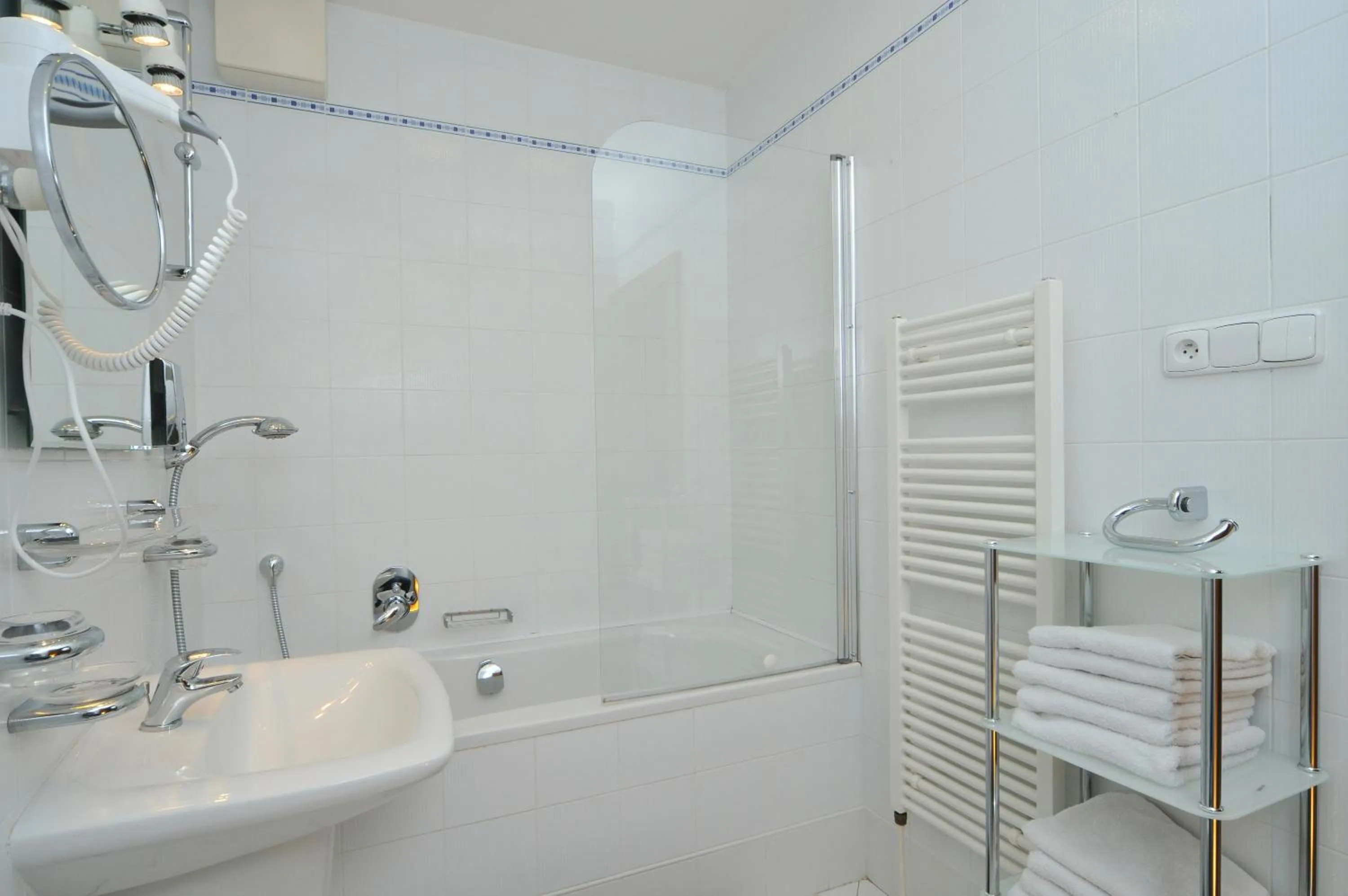 Shower in Selinor Old Town Apartments