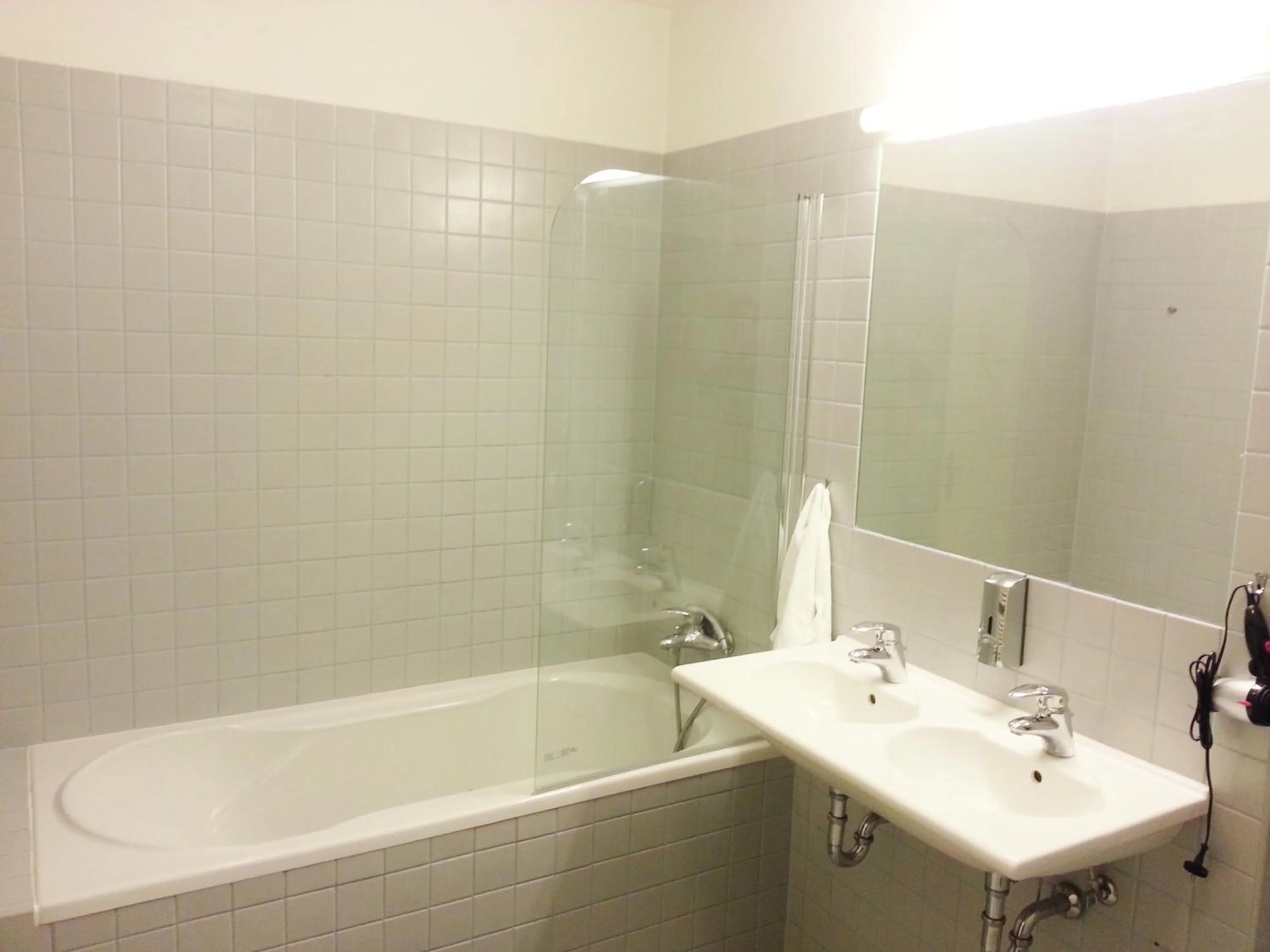 Shower in Selinor Old Town Apartments