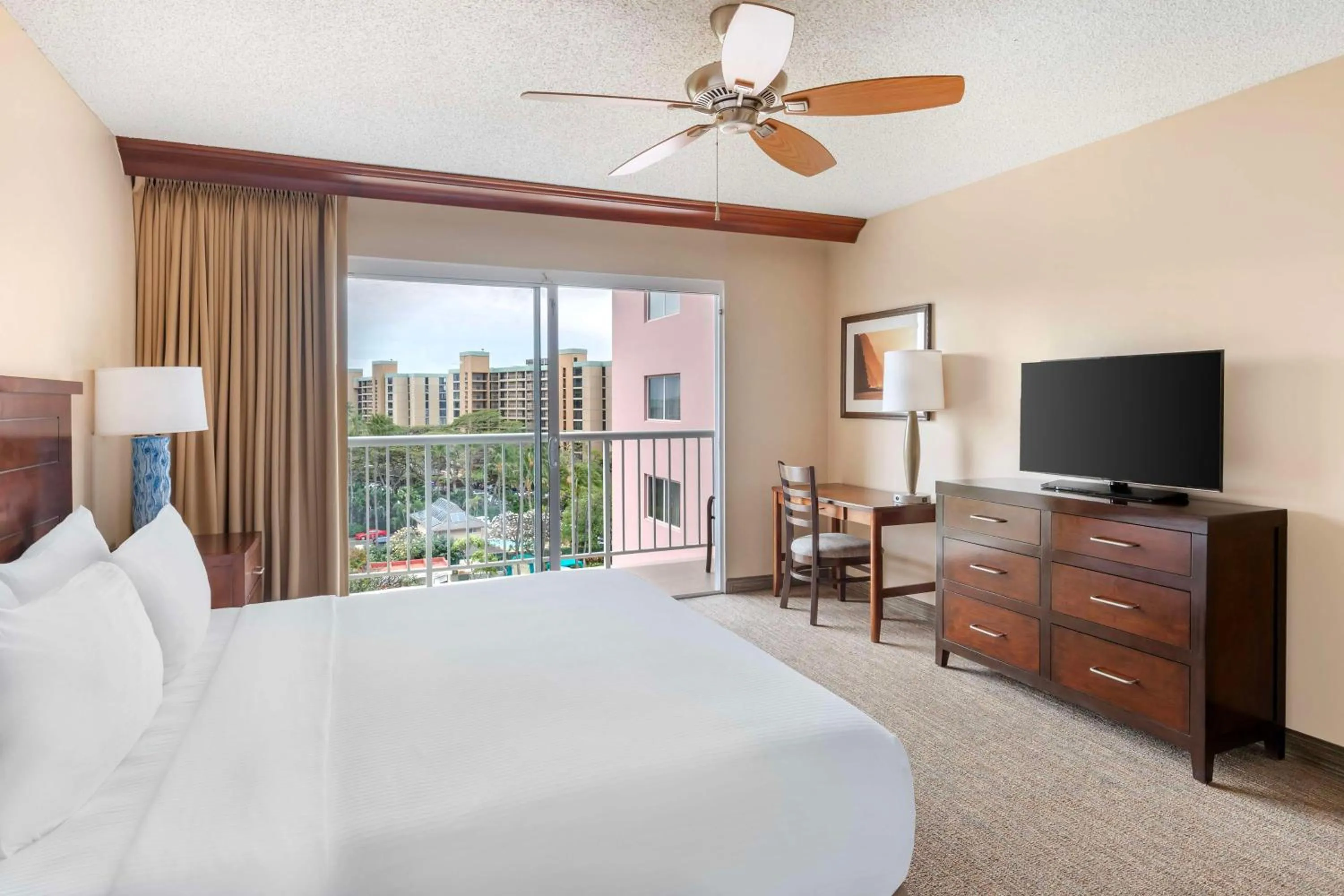 Bedroom, Bed in Hilton Vacation Club Ka'anapali Beach Maui