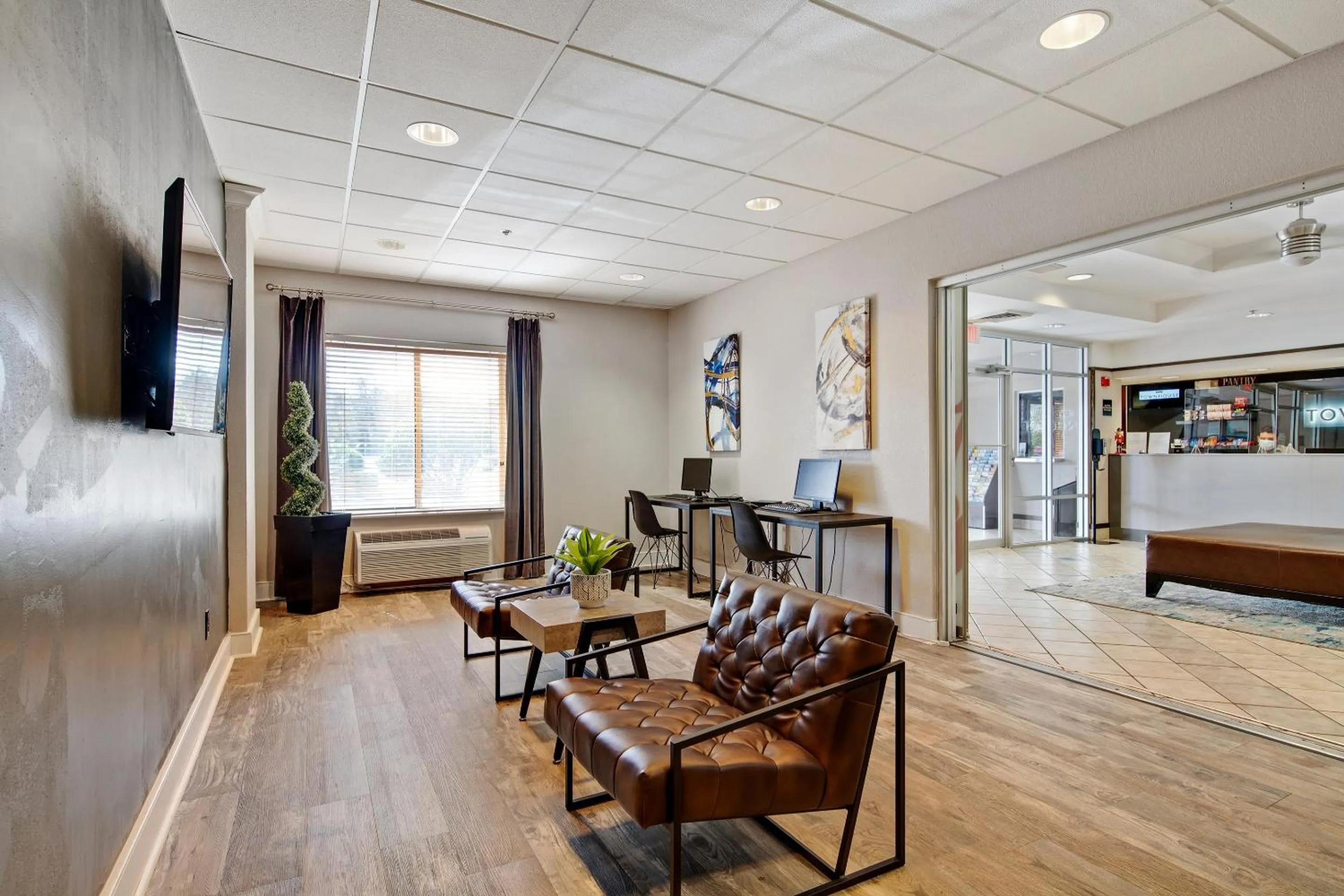 Property building in OYO Townhouse Orlando West