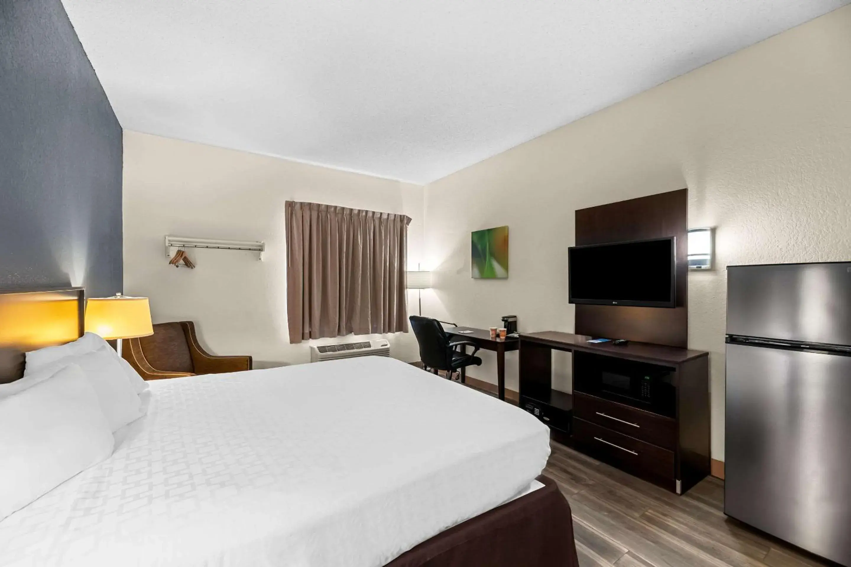 Bedroom, Bed in Suburban Studios Orlando - Ocoee-Winter Garden Bedroom, Bed in Suburban Studios Orlando - Ocoee-Winter Garden