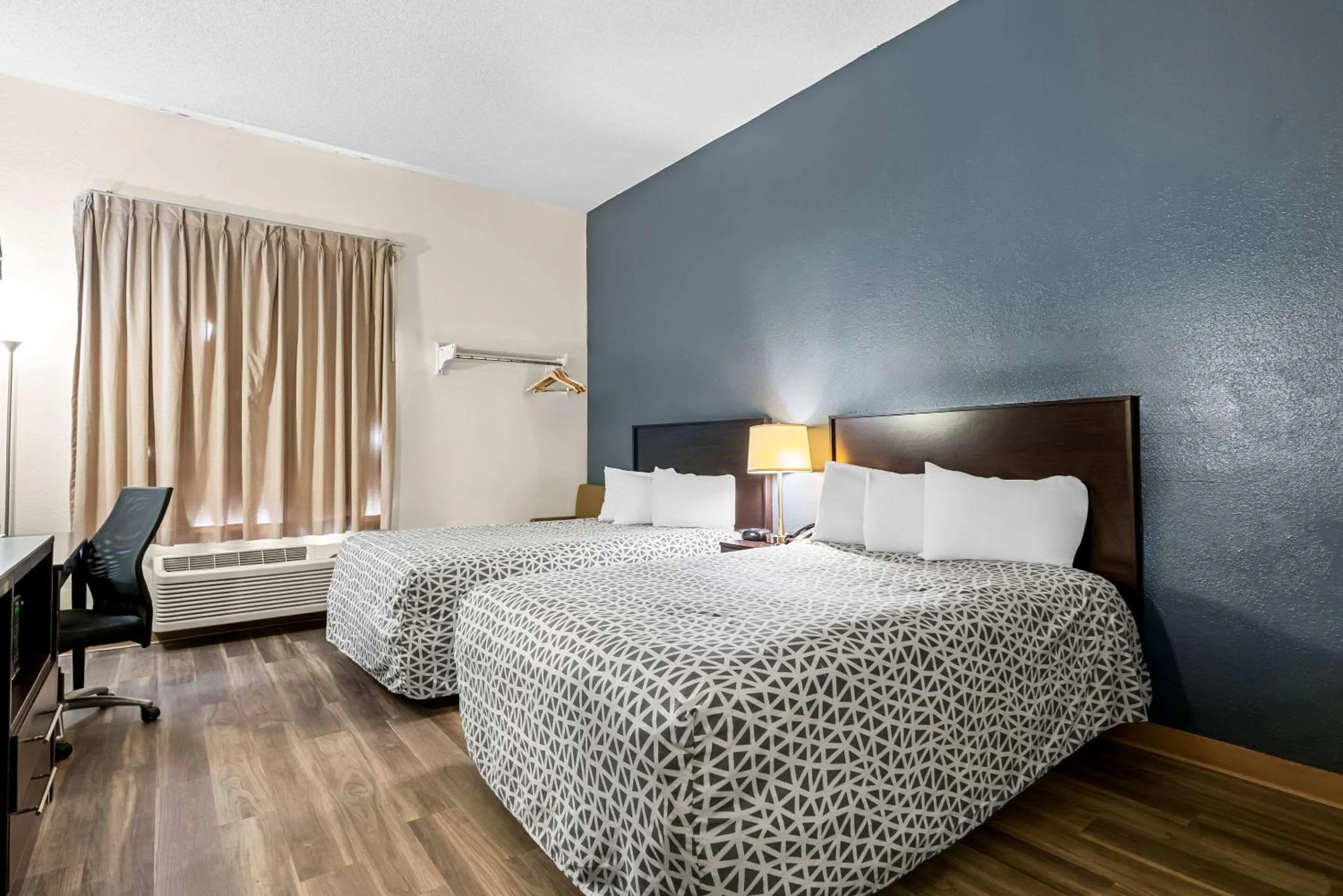 Bedroom, Bed in Suburban Studios Orlando - Ocoee-Winter Garden