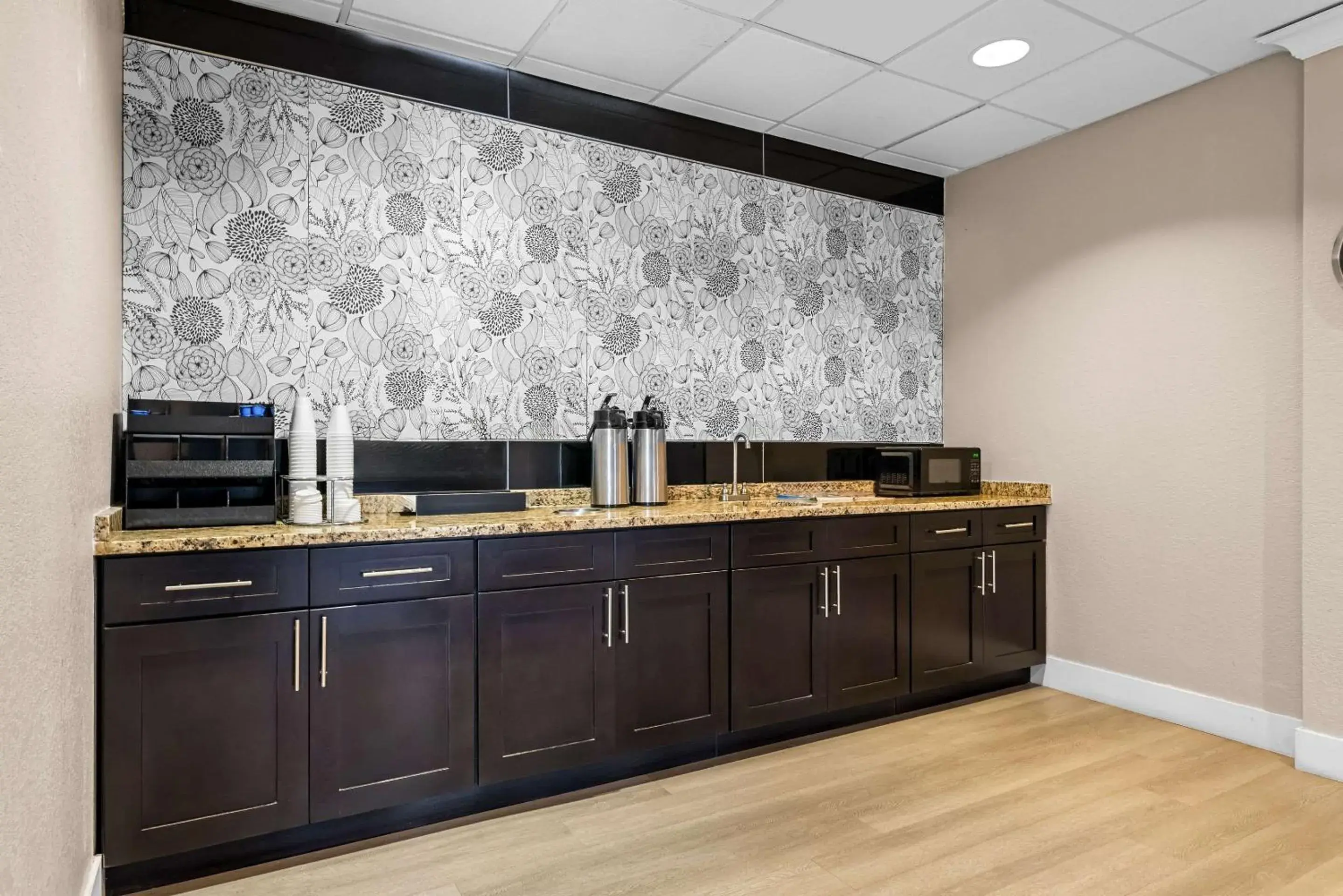 Breakfast in Suburban Studios Orlando - Ocoee-Winter Garden Breakfast in Suburban Studios Orlando - Ocoee-Winter Garden