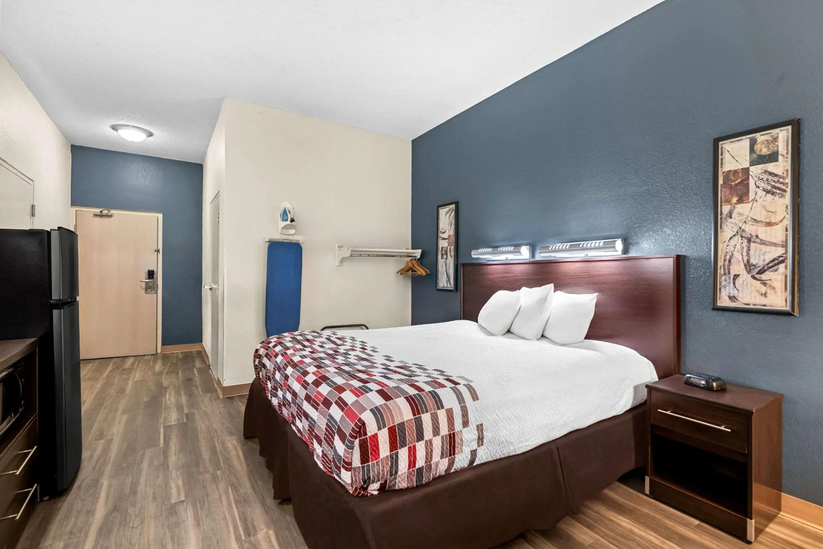 Bedroom, Bed in Suburban Studios Orlando - Ocoee-Winter Garden