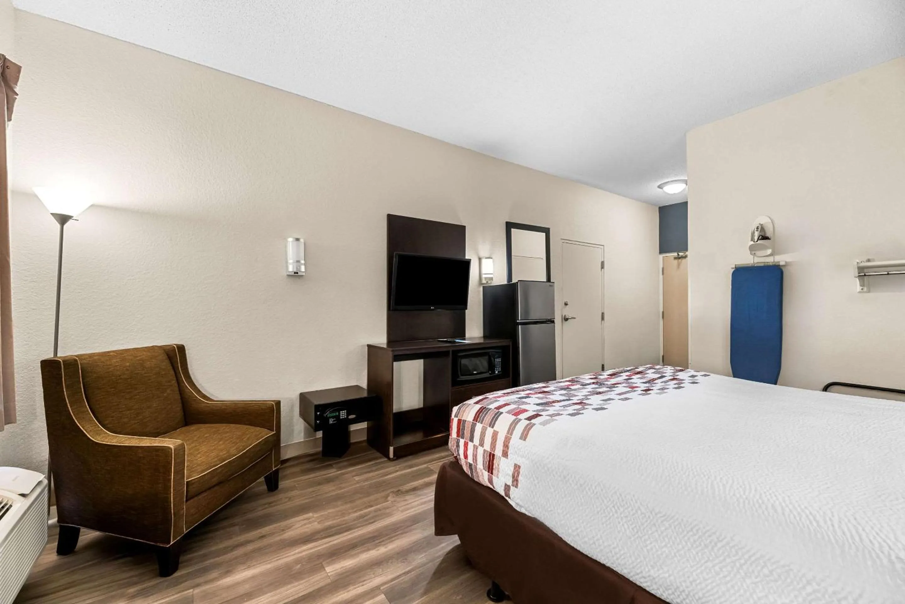 Bedroom, Bed in OYO Townhouse Orlando West