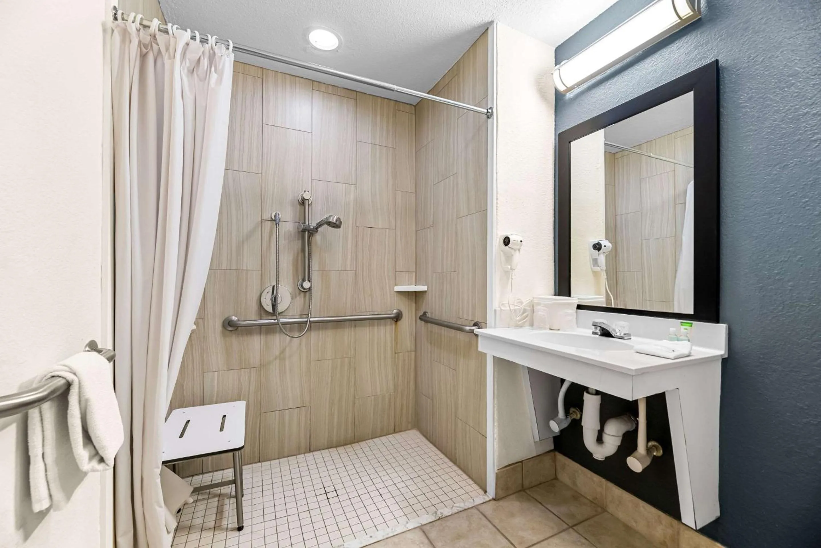 Bedroom in OYO Townhouse Orlando West