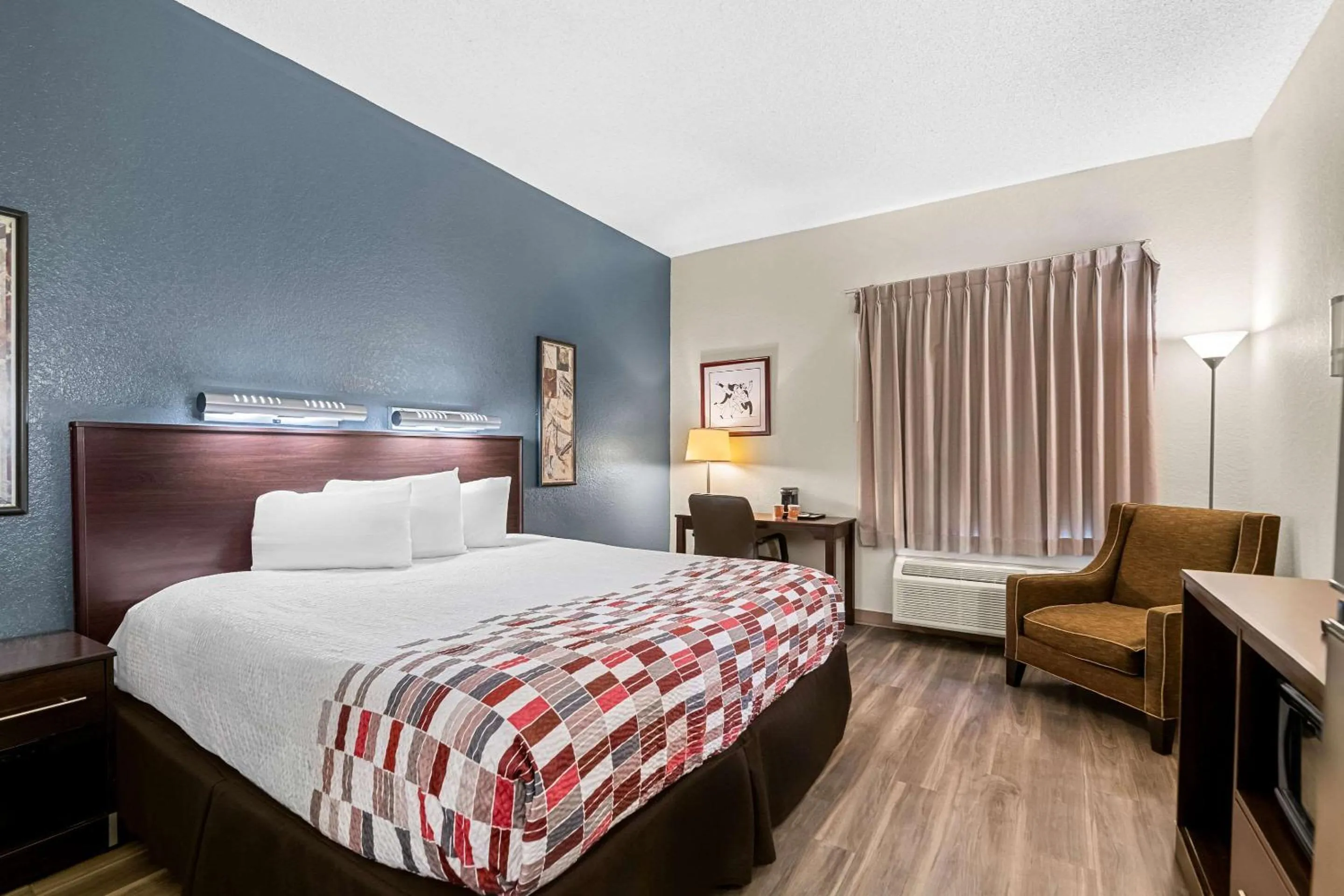 Bedroom, Bed in OYO Townhouse Orlando West