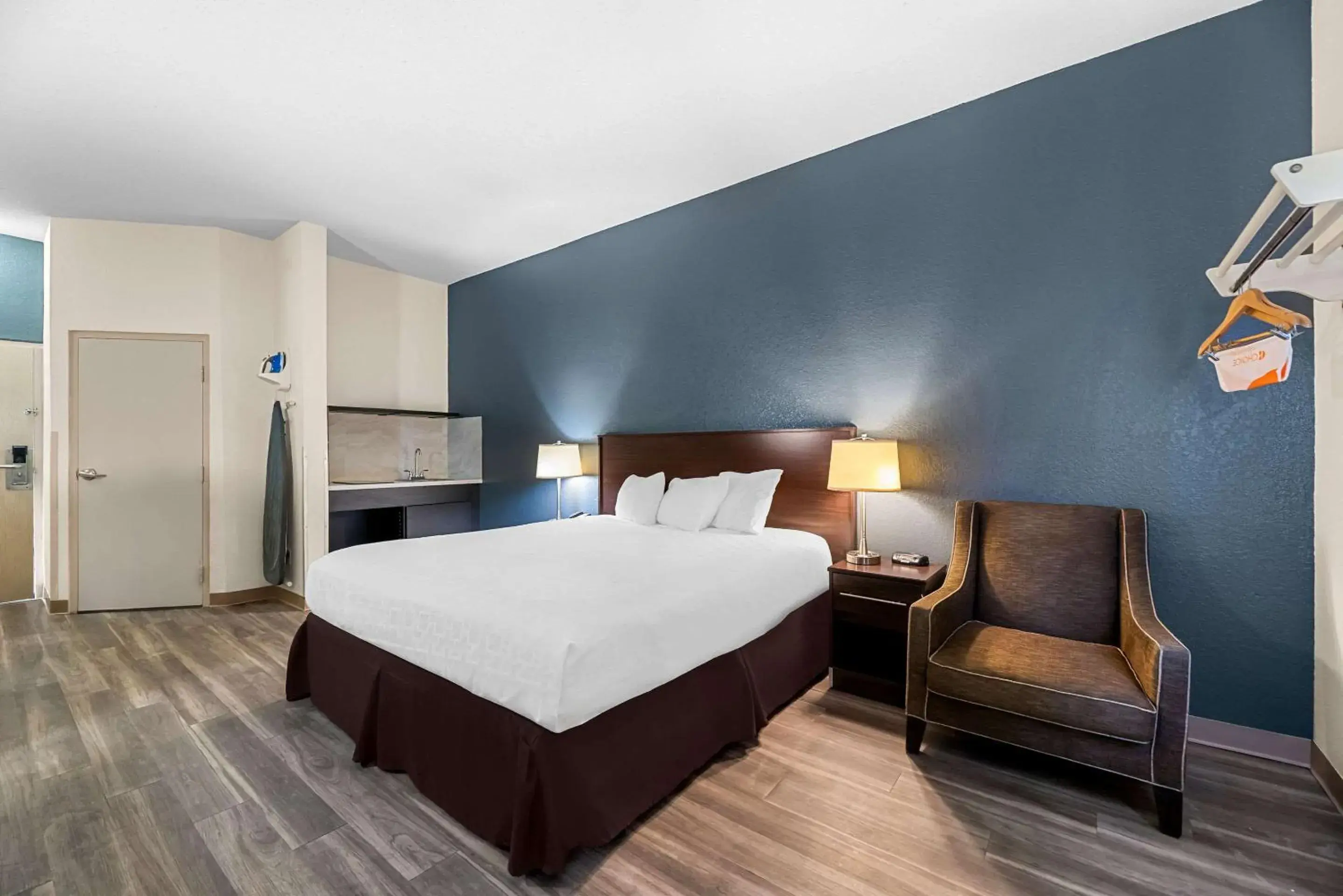 Bedroom, Bed in Suburban Studios Orlando - Ocoee-Winter Garden Bedroom, Bed in Suburban Studios Orlando - Ocoee-Winter Garden