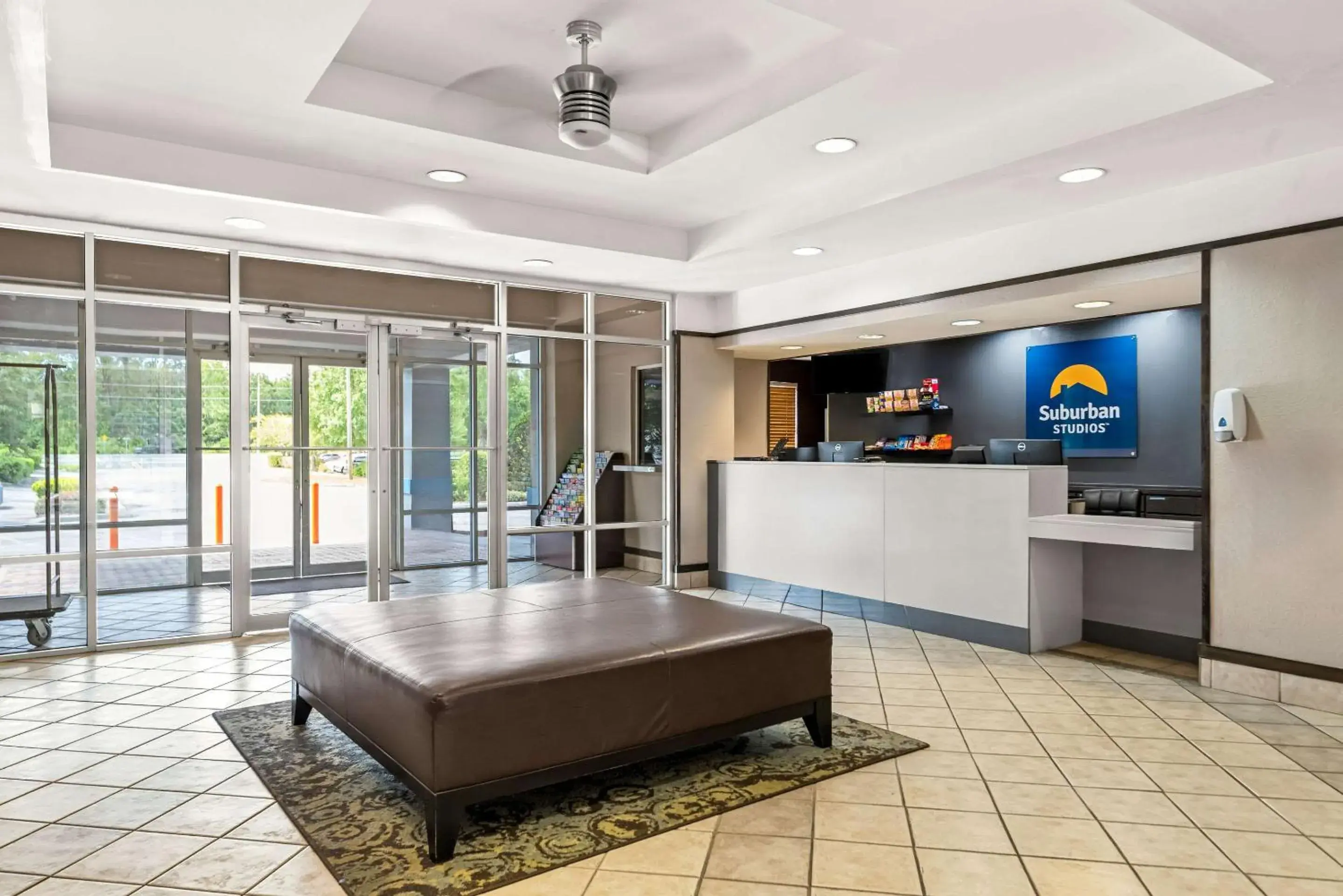 Lobby or reception in Suburban Studios Orlando - Ocoee-Winter Garden Lobby or reception in Suburban Studios Orlando - Ocoee-Winter Garden