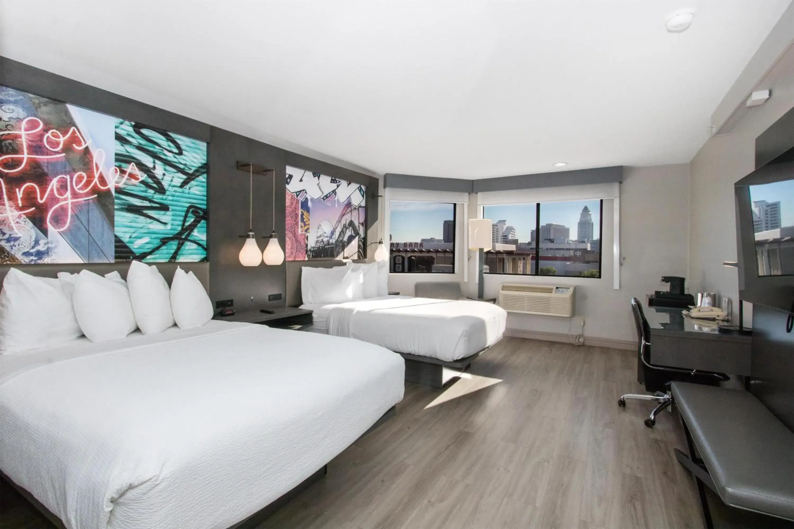 Bedroom, Bed in Aiden Los Angeles Downtown Dragon Gate Inn Bedroom, Bed in Aiden Los Angeles Downtown Dragon Gate Inn