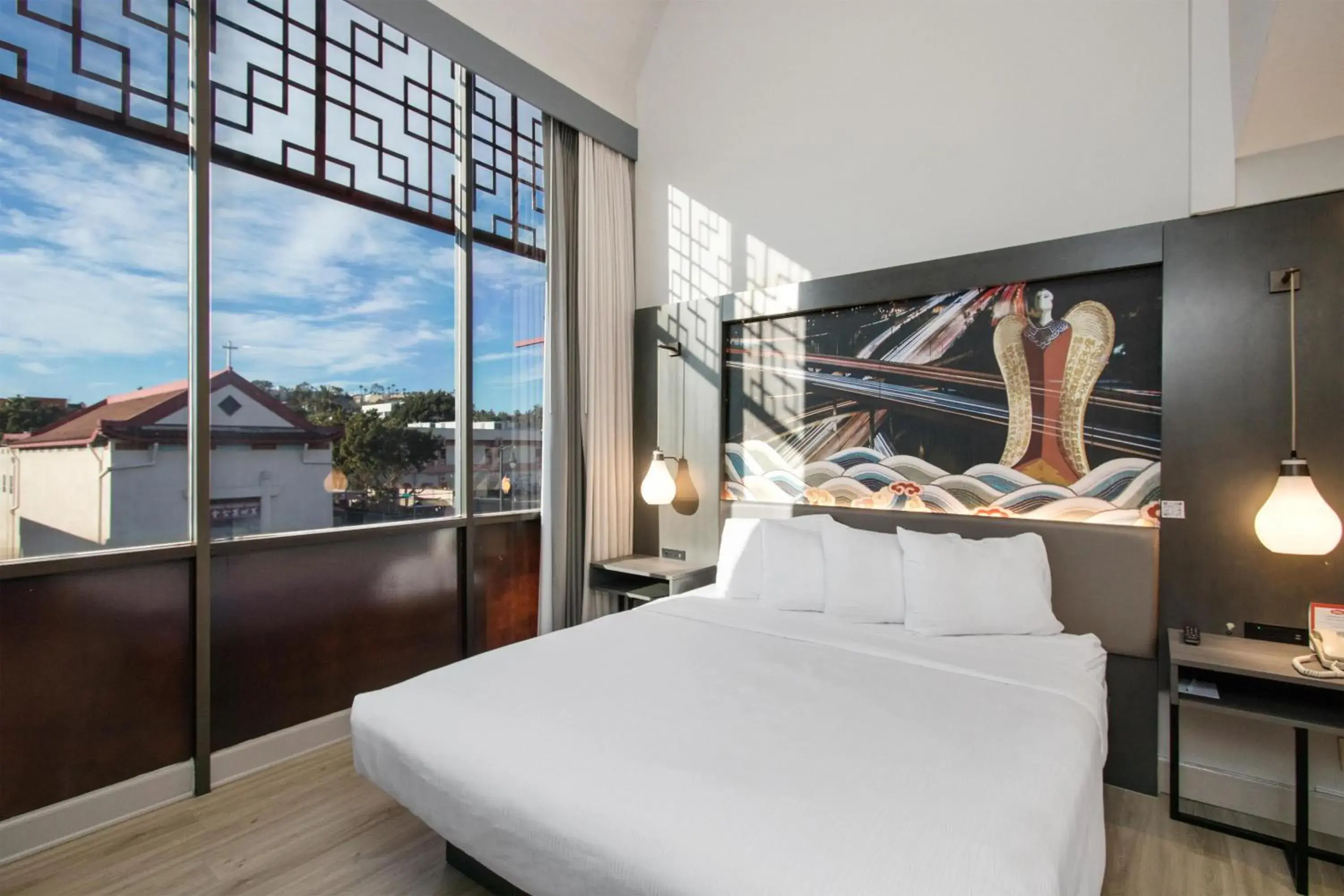 Bedroom, Bed in Aiden Los Angeles Downtown Dragon Gate Inn Bedroom, Bed in Aiden Los Angeles Downtown Dragon Gate Inn