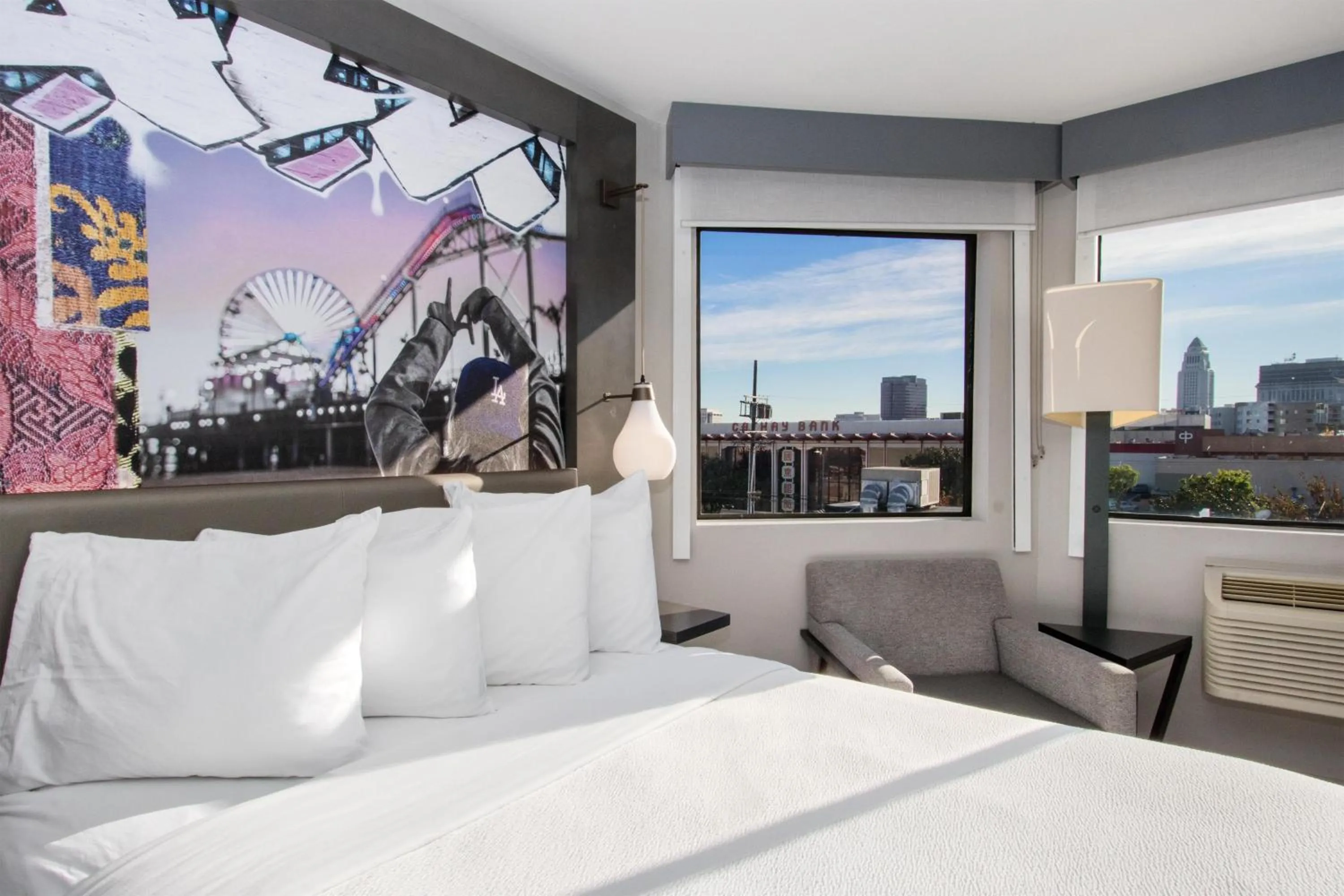 Bedroom, Bed in Aiden Los Angeles Downtown Dragon Gate Inn