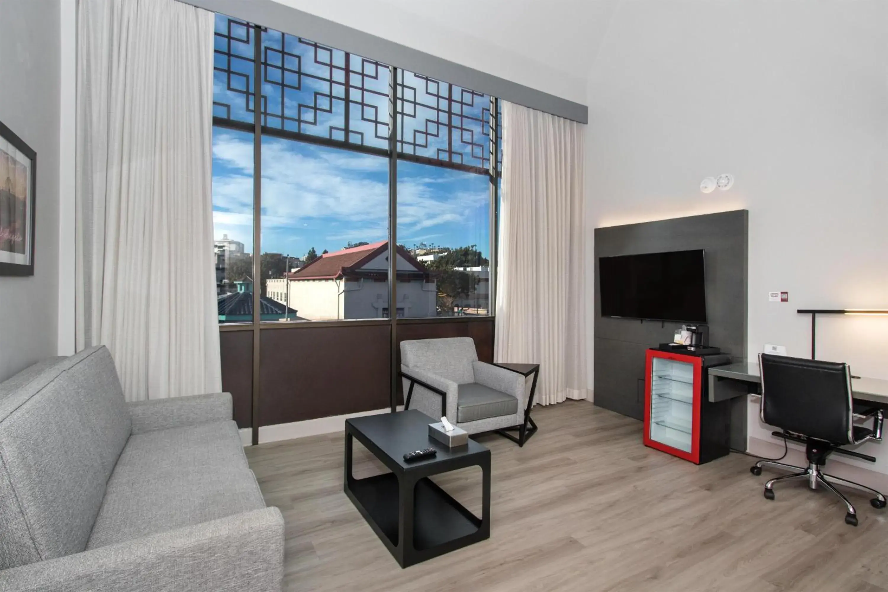 Bedroom in Aiden Los Angeles Downtown Dragon Gate Inn Bedroom in Aiden Los Angeles Downtown Dragon Gate Inn