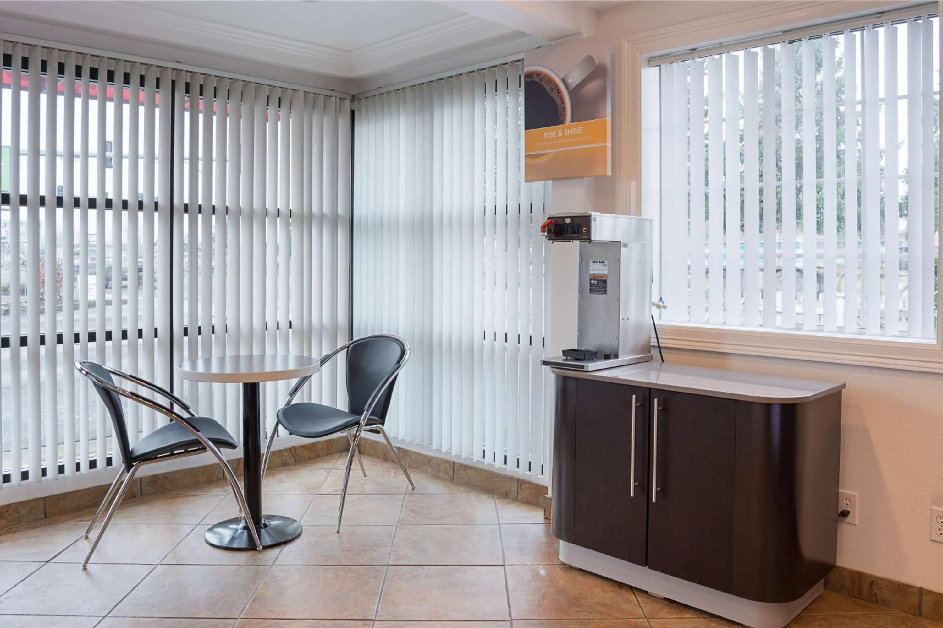 Restaurant/places to eat in Motel 6-Canby, OR