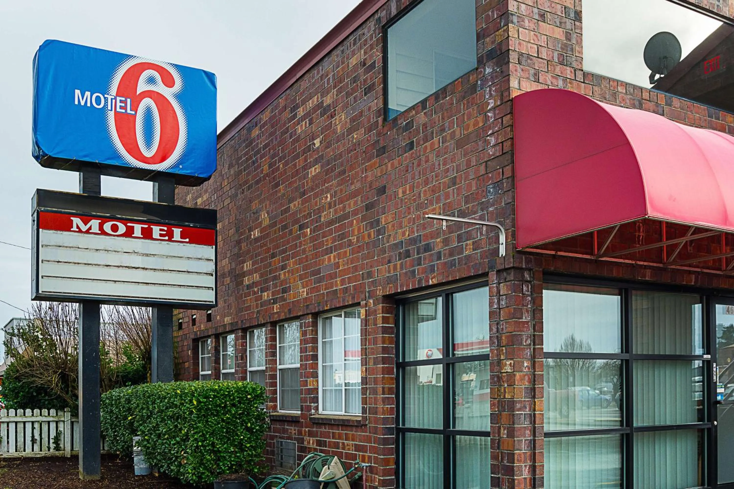 Property building in Motel 6-Canby, OR