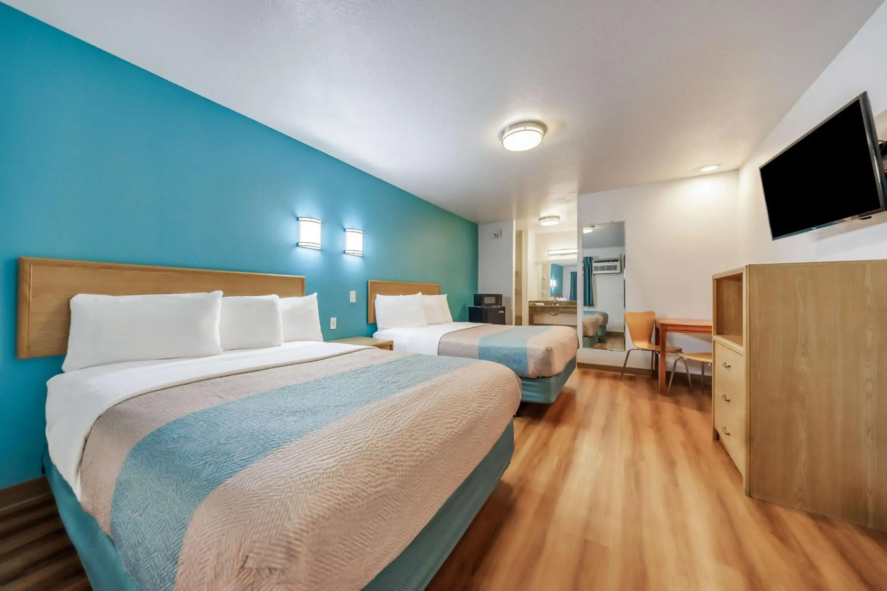 Bedroom, Bed in Motel 6-Canby, OR Bedroom, Bed in Motel 6-Canby, OR