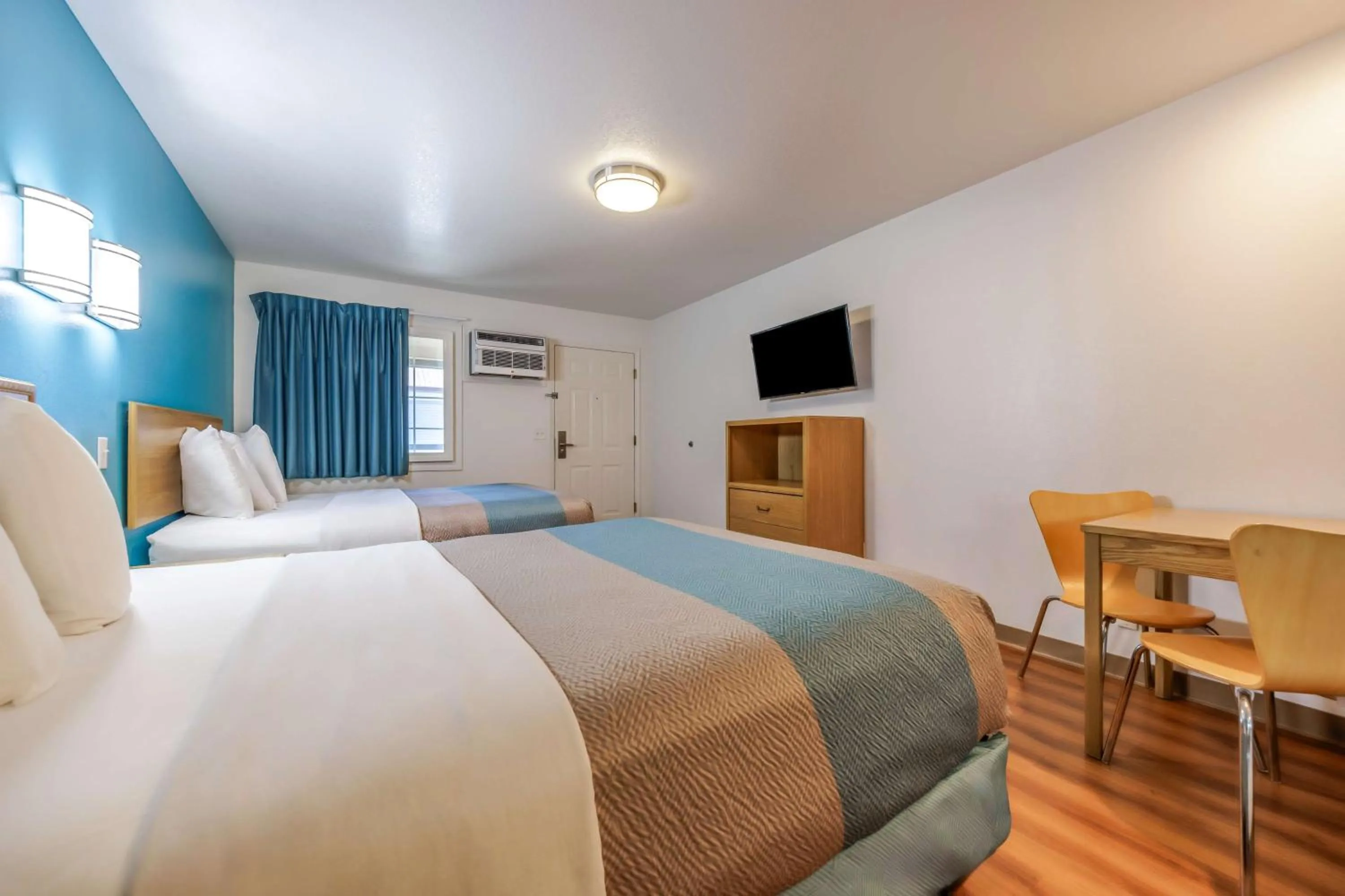 Bedroom, Bed in Motel 6-Canby, OR