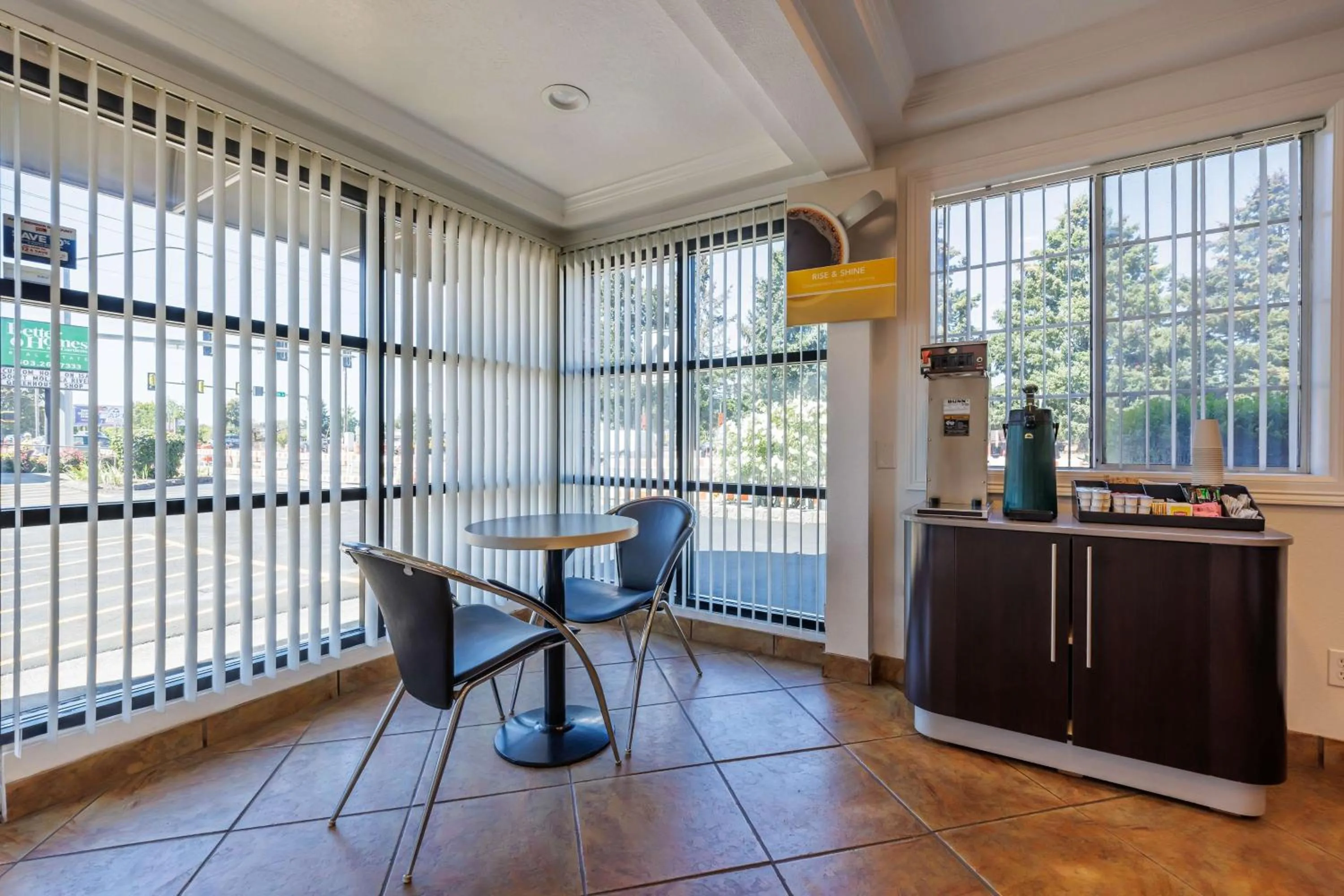 Restaurant/places to eat in Motel 6-Canby, OR