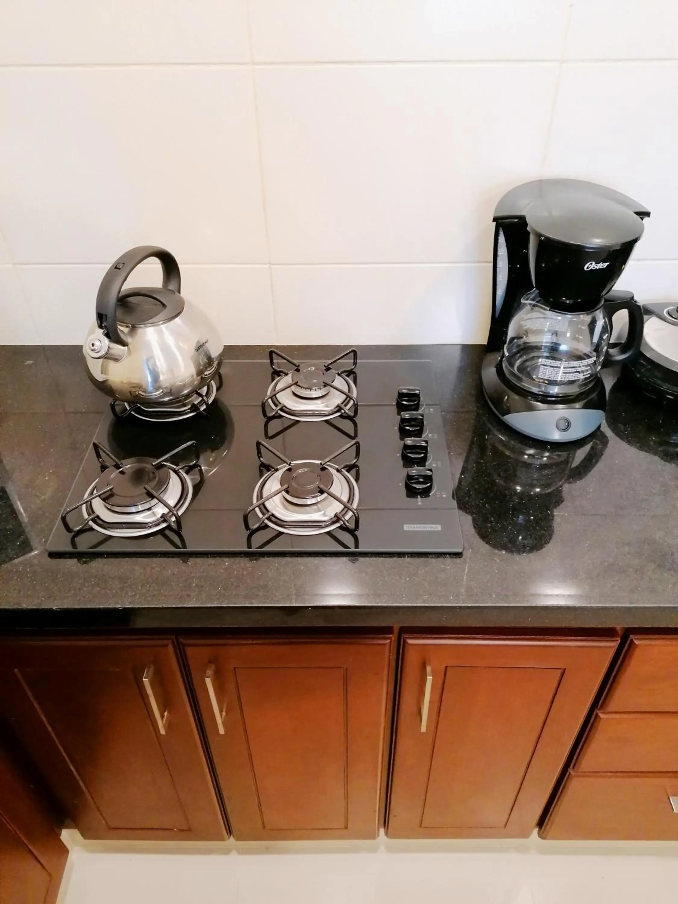 Coffee/tea facilities in Premium Suites Deluxe Aparthotel Equipetrol