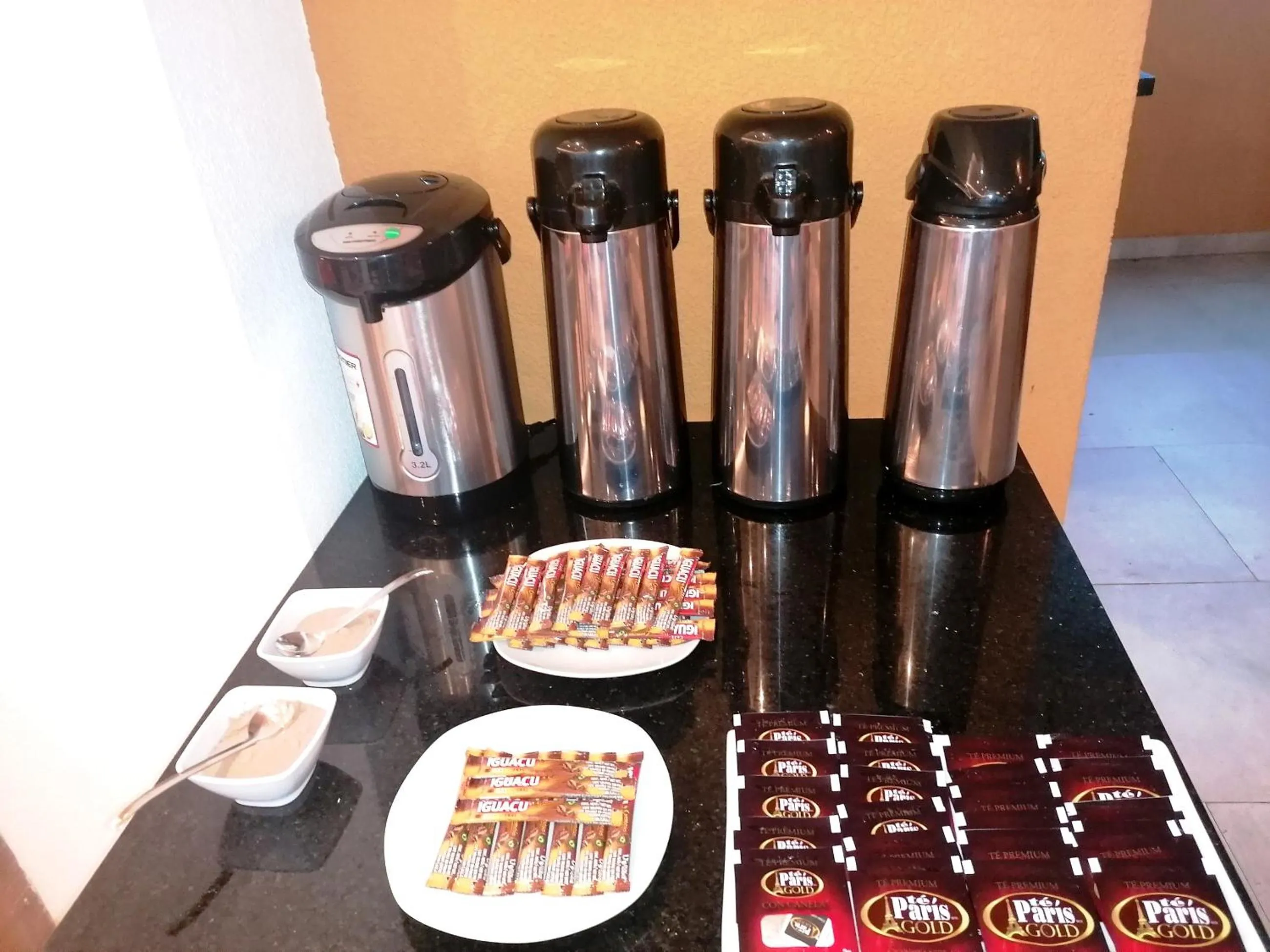 Restaurant/places to eat in Premium Suites Deluxe Aparthotel Equipetrol