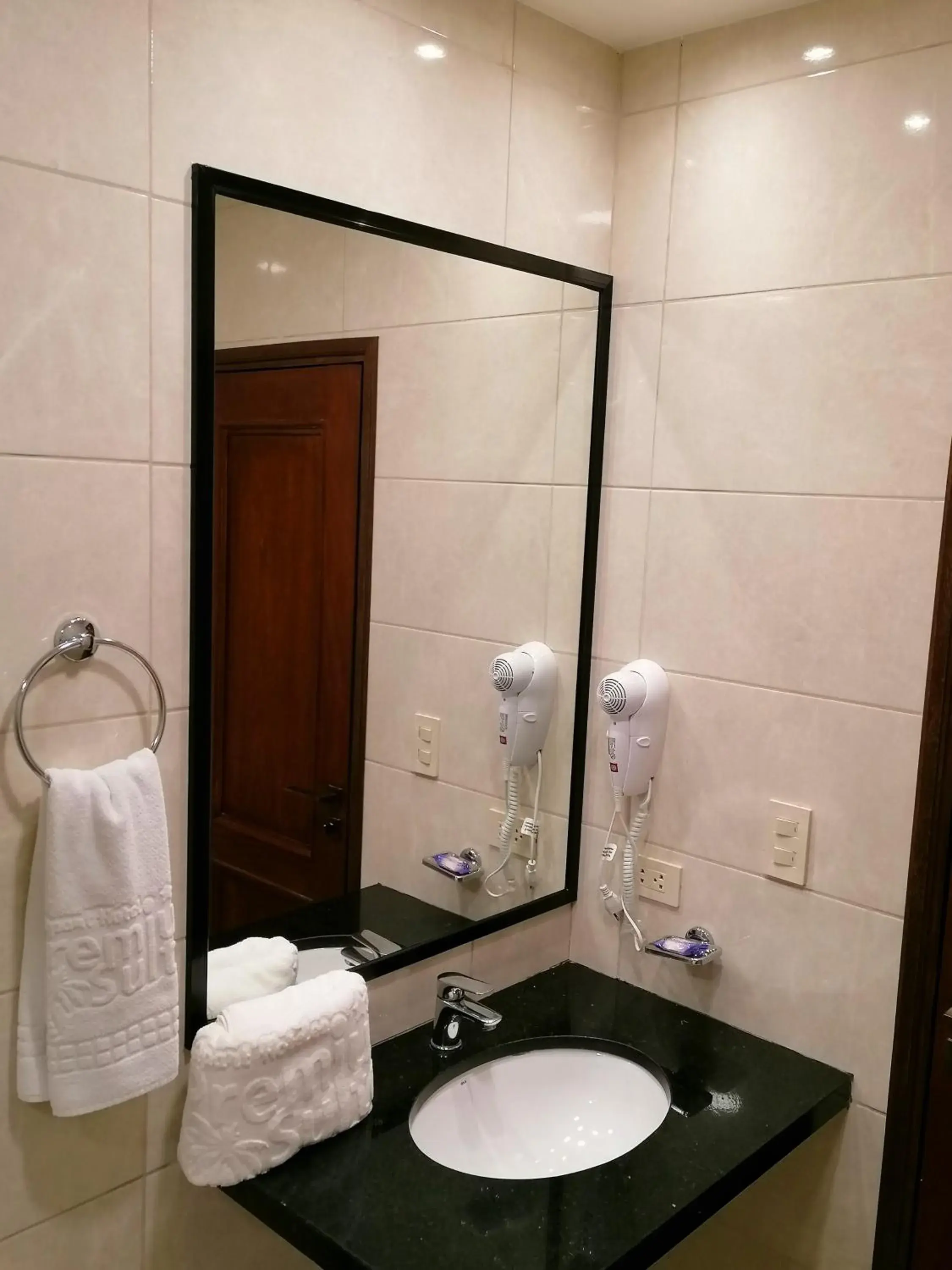 Bathroom in Premium Suites Deluxe Aparthotel Equipetrol Bathroom in Premium Suites Deluxe Aparthotel Equipetrol