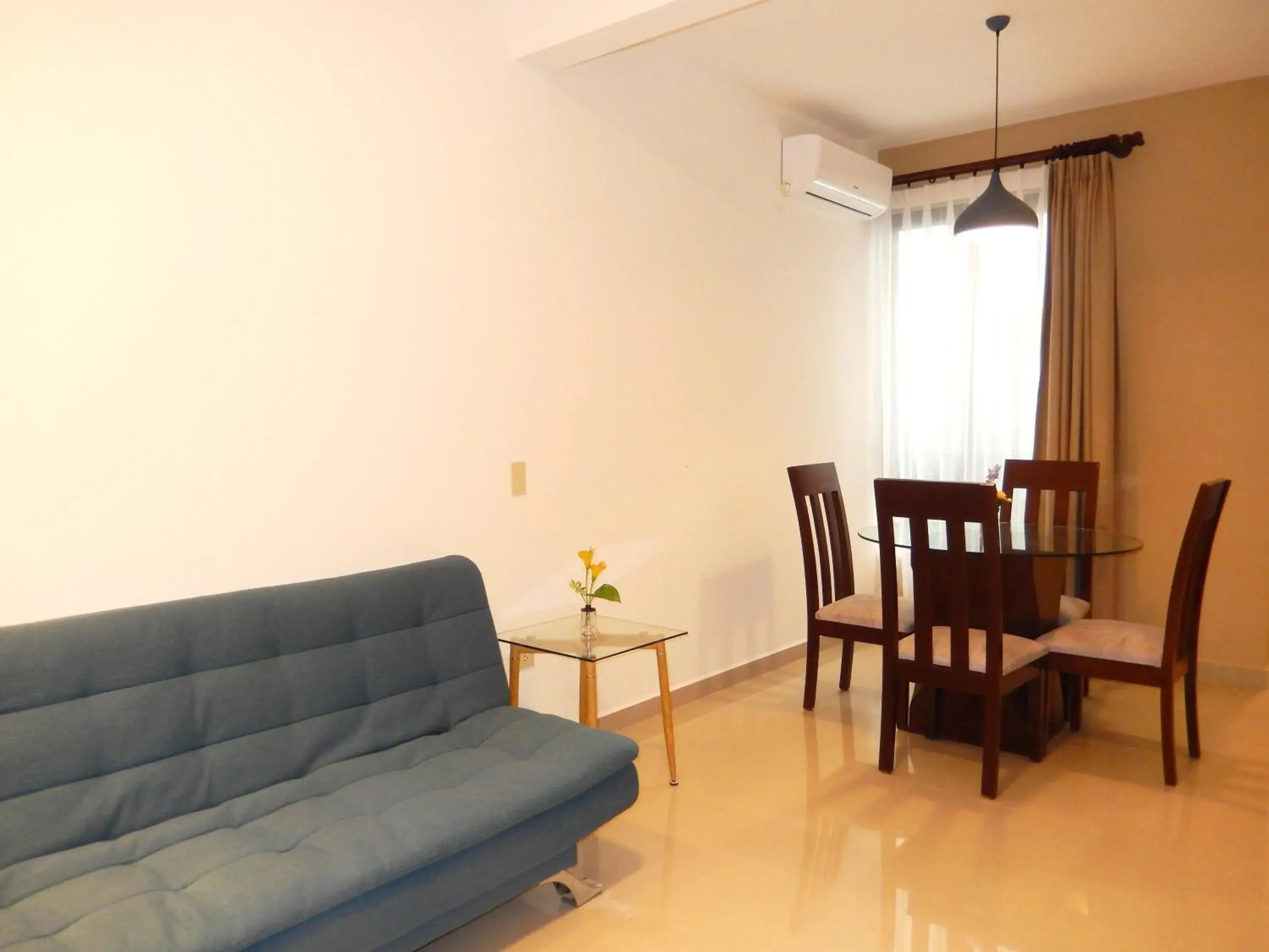 Living room in Premium Suites Deluxe Aparthotel Equipetrol Living room in Premium Suites Deluxe Aparthotel Equipetrol