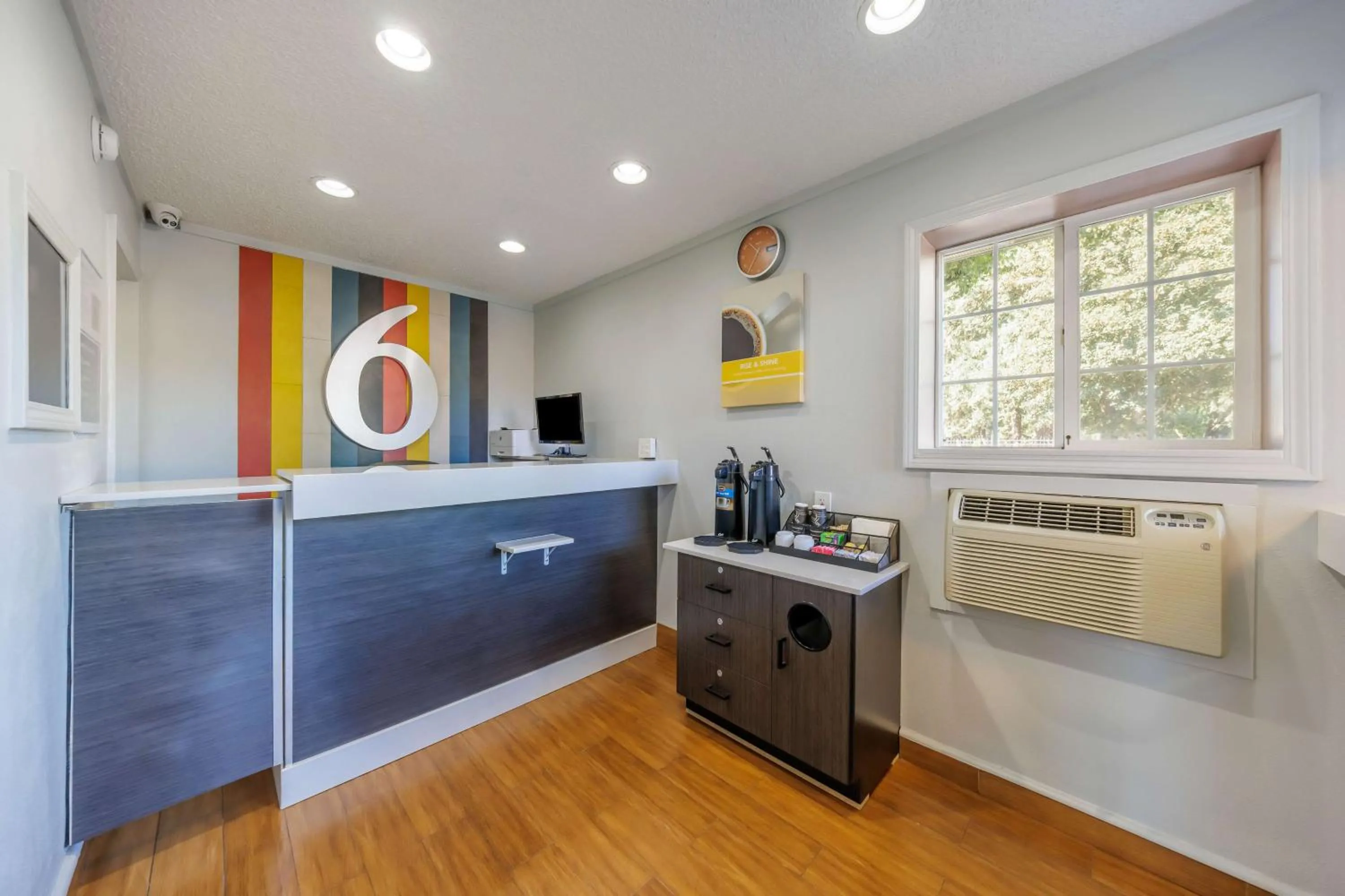 Lobby or reception in Motel 6 Portland OR Southeast