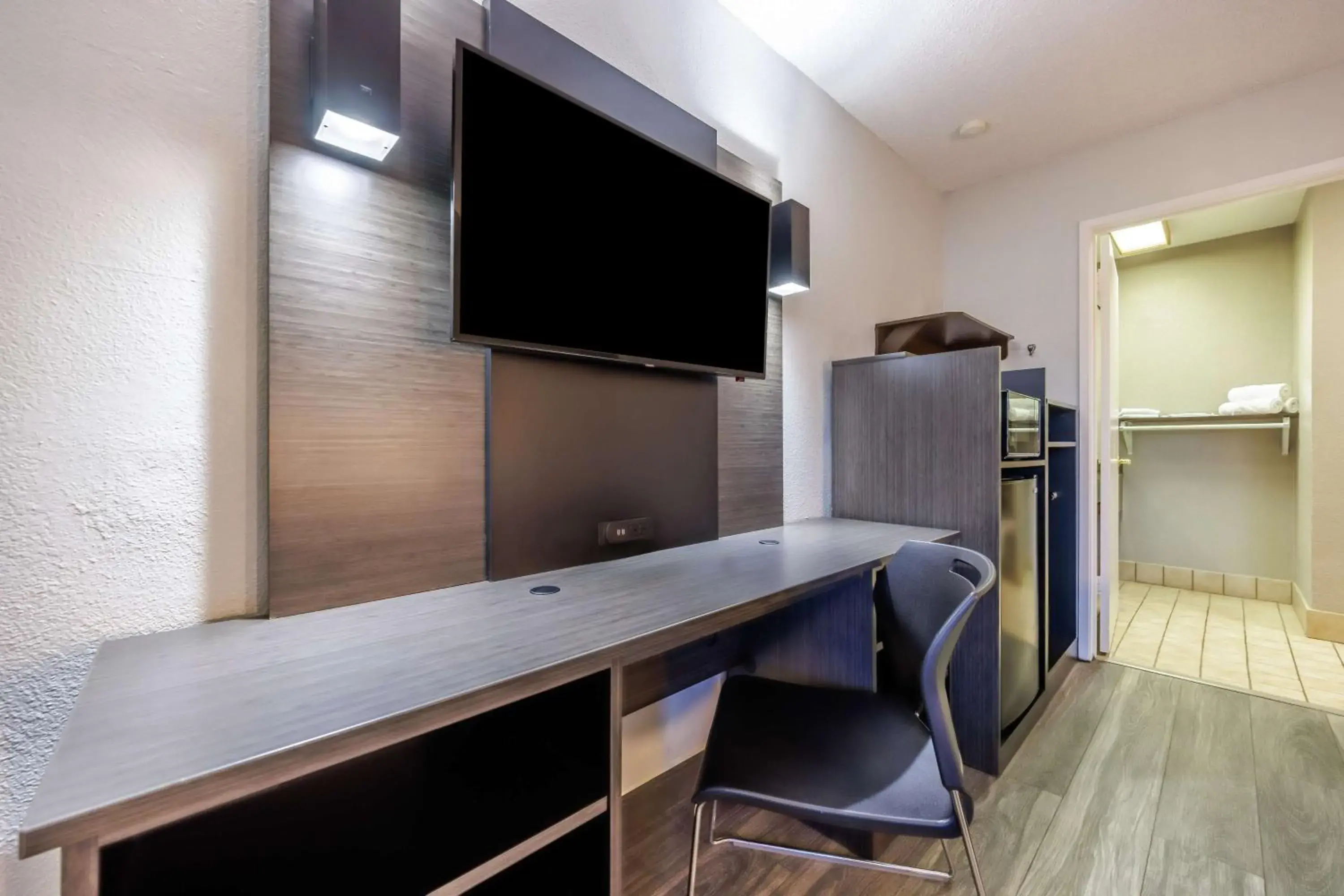 Bedroom in Motel 6 Portland OR Southeast Bedroom in Motel 6 Portland OR Southeast