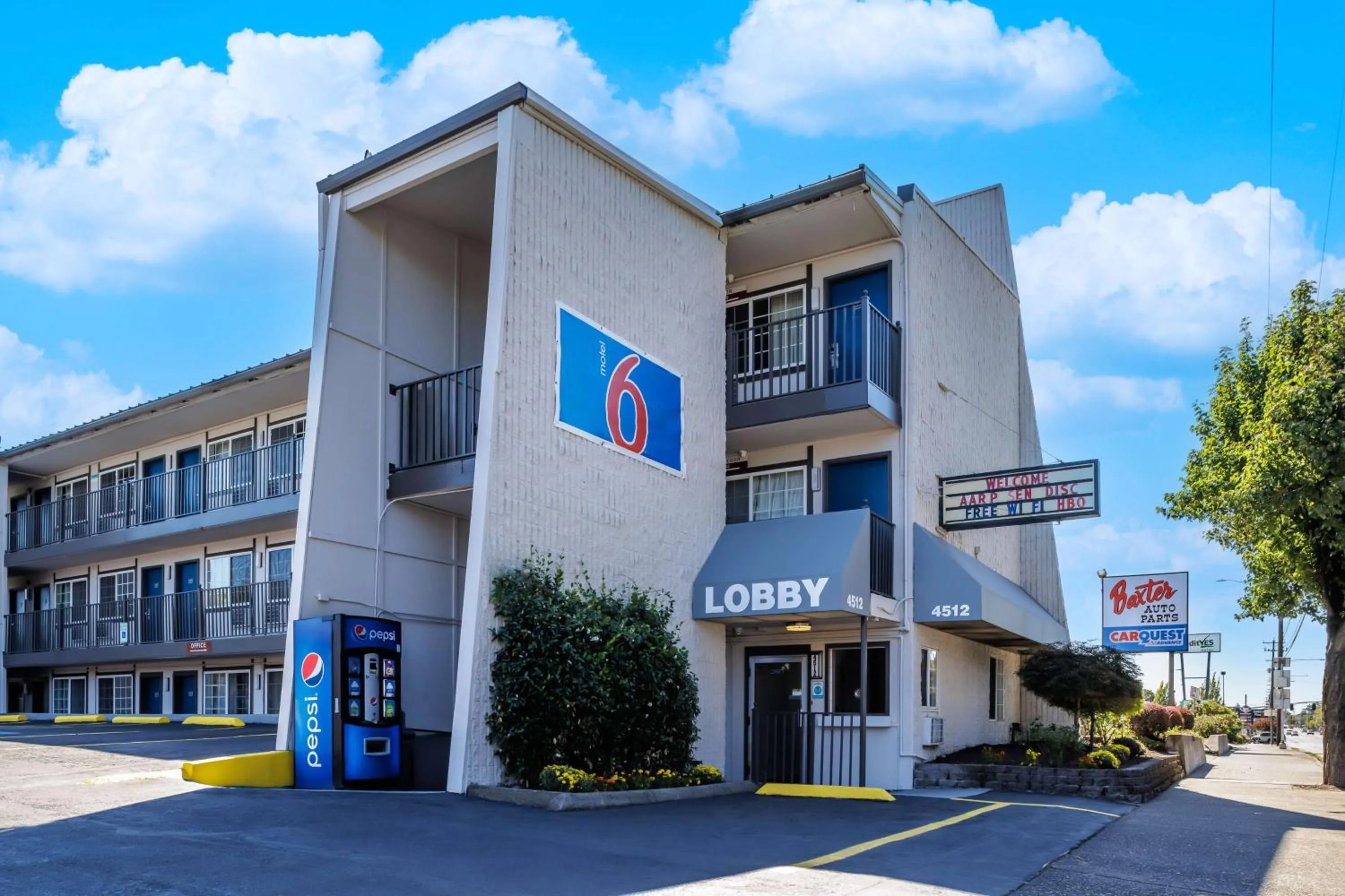 Property building in Motel 6 Portland OR Southeast