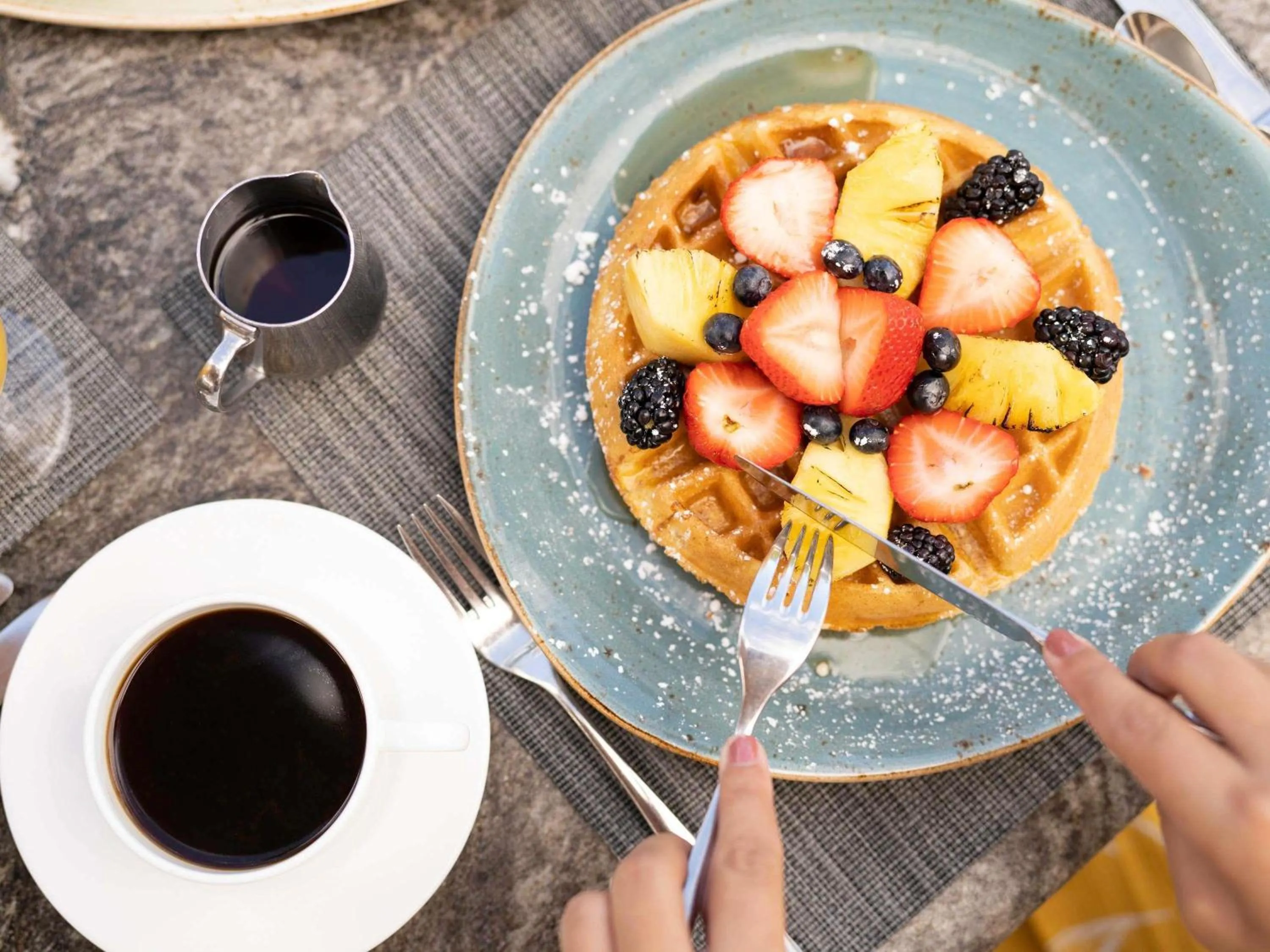 Restaurant/places to eat in Fairmont Orchid