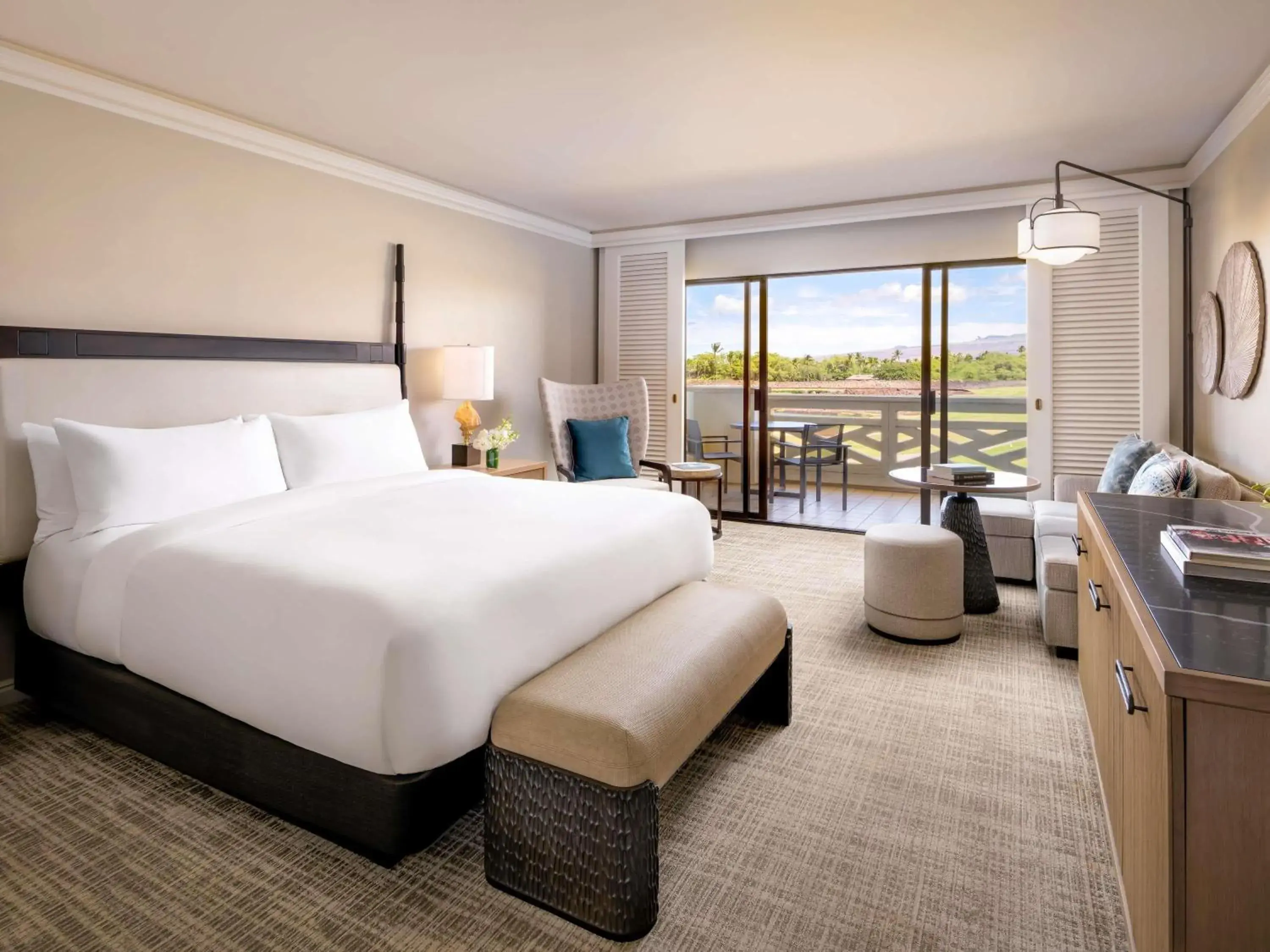 Deluxe King Room with Ocean View in Fairmont Orchid Deluxe King Room with Ocean View in Fairmont Orchid