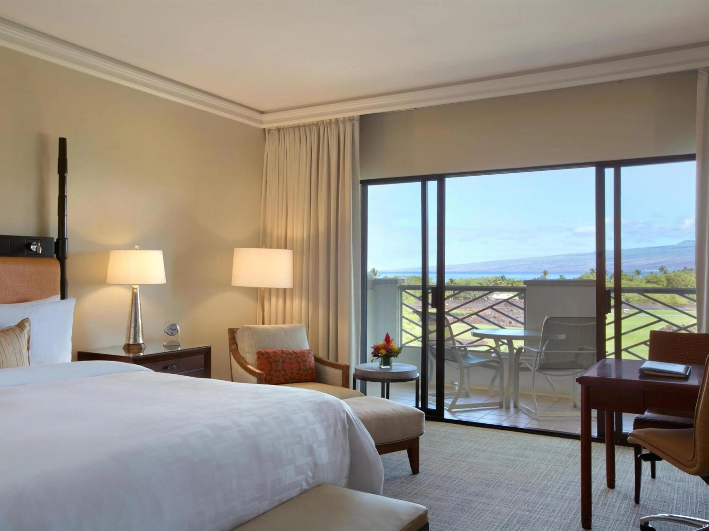 Bedroom, Bed in Fairmont Orchid